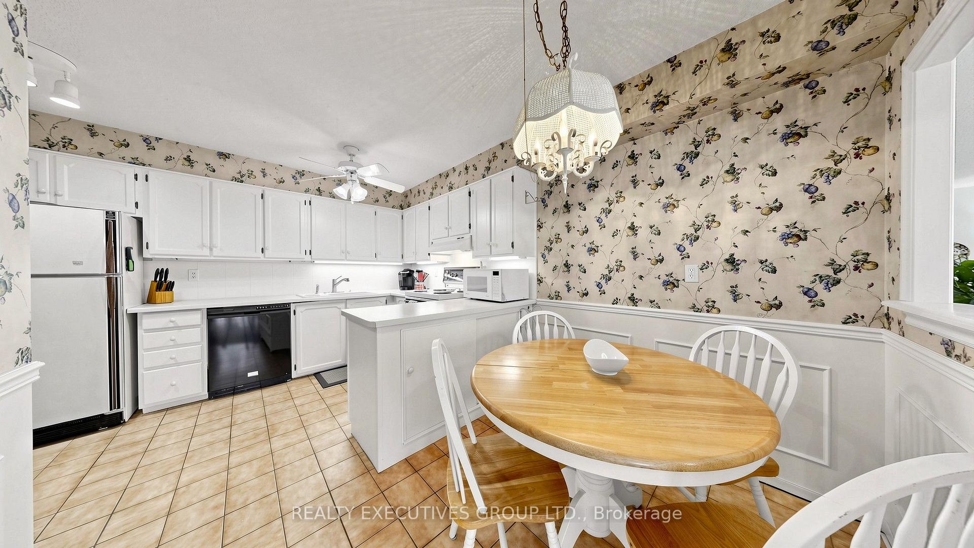 Photo 13 of Unit 206, 8111 Yonge Street, Markham, Royal Orchard — HOMEH