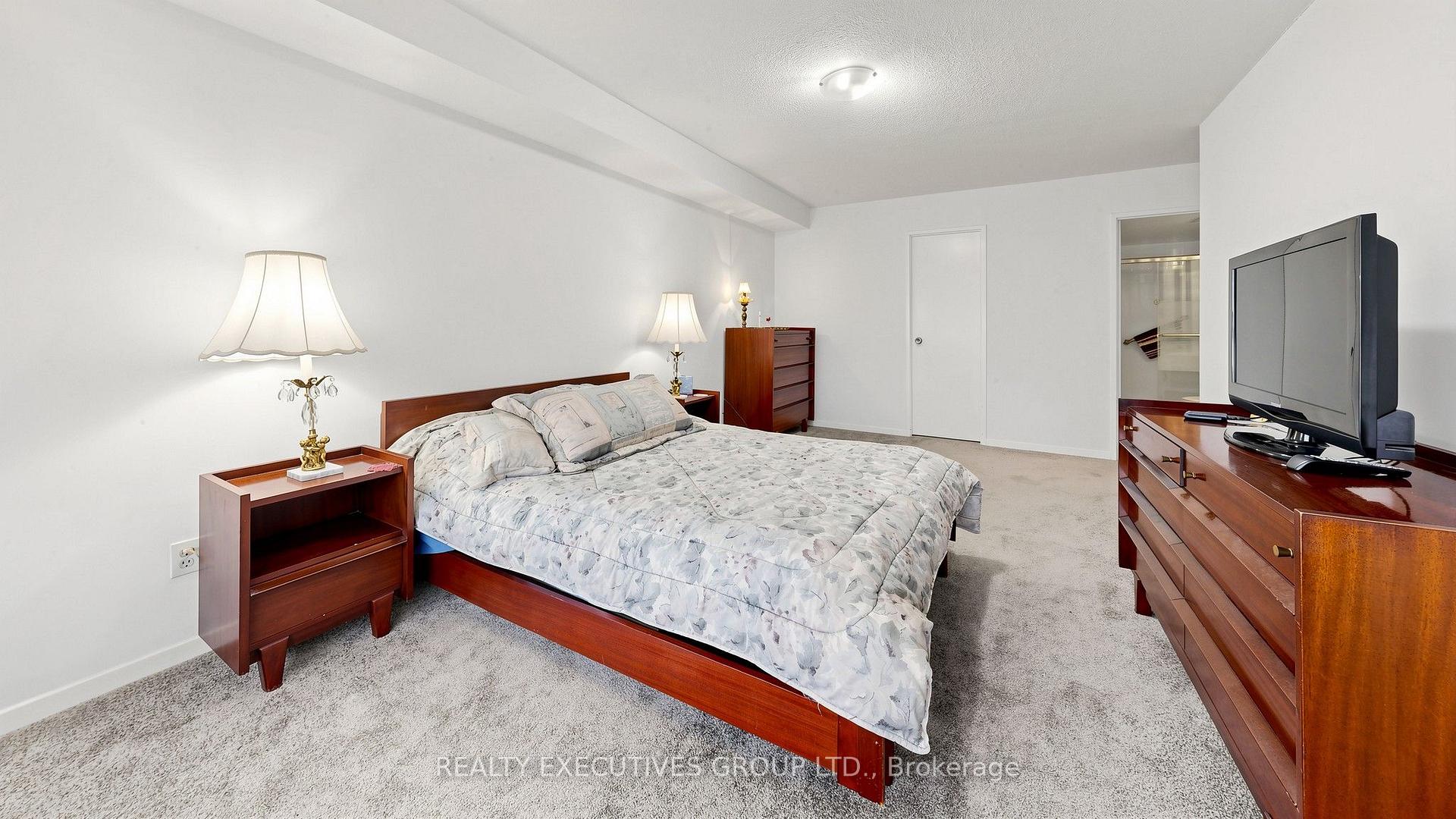 Photo 15 of Unit 206, 8111 Yonge Street, Markham, Royal Orchard — HOMEH