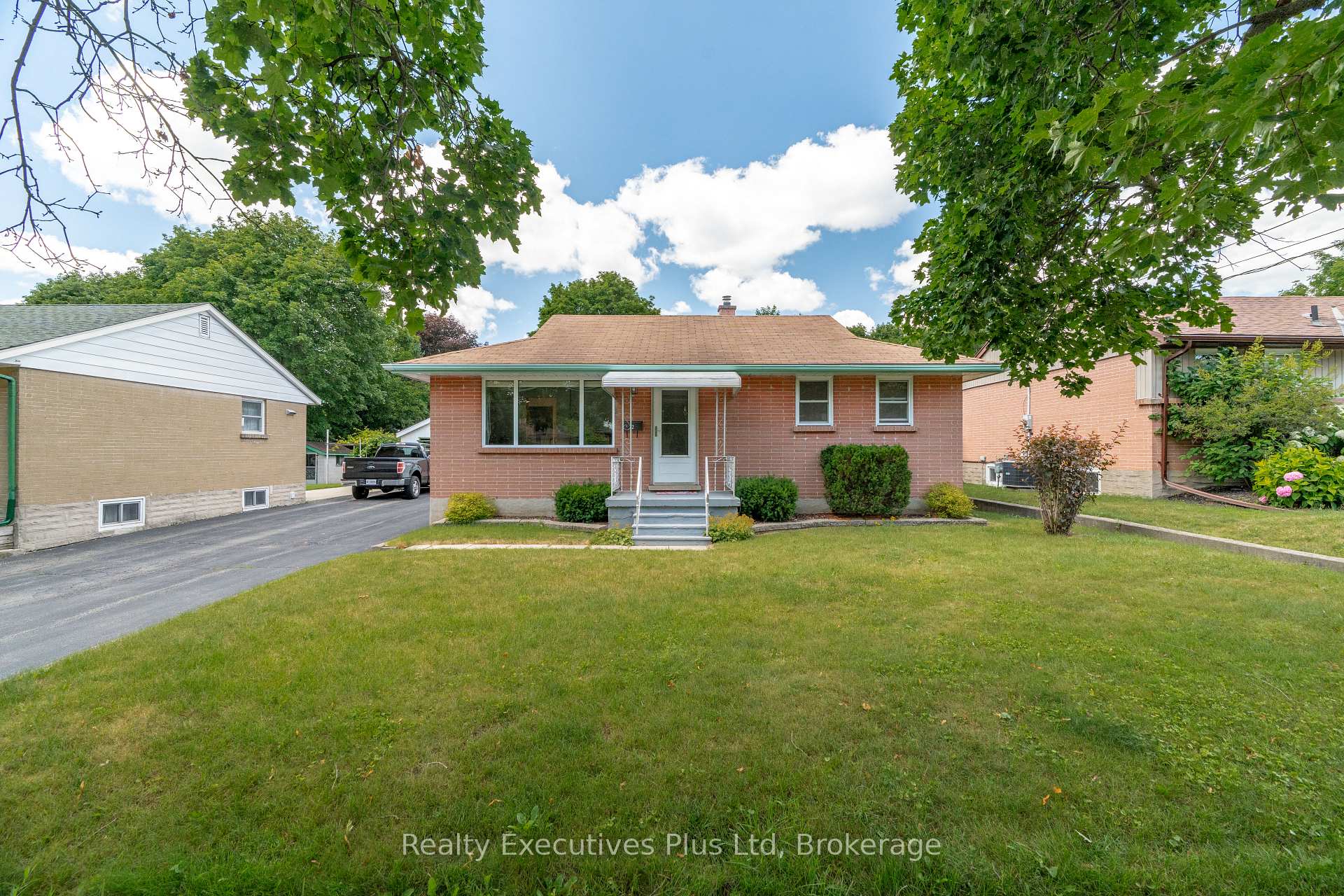Photo 2 of 82 Cassino Avenue, Guelph, St. George's — HOMEH