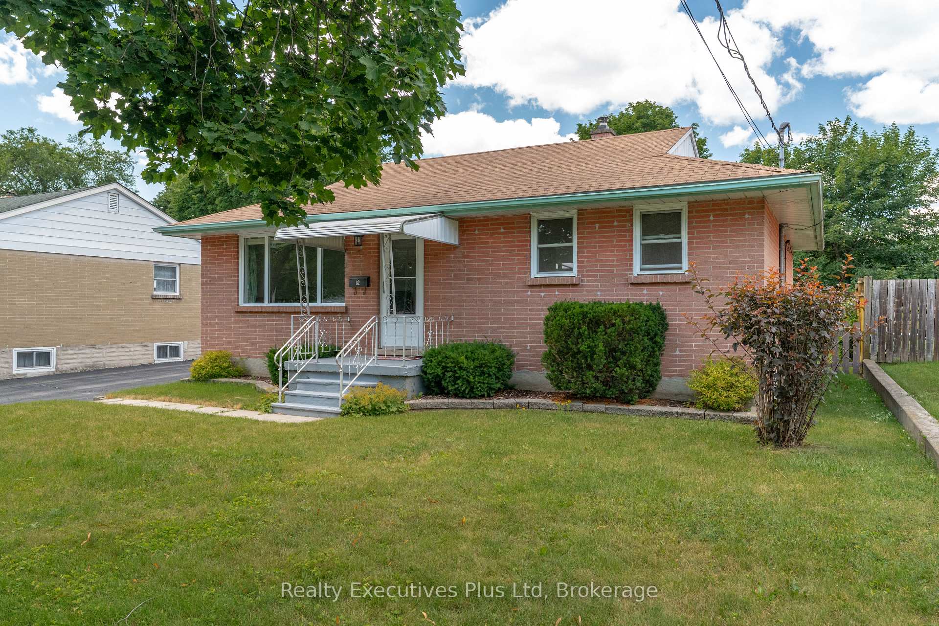 Photo 4 of 82 Cassino Avenue, Guelph, St. George's — HOMEH