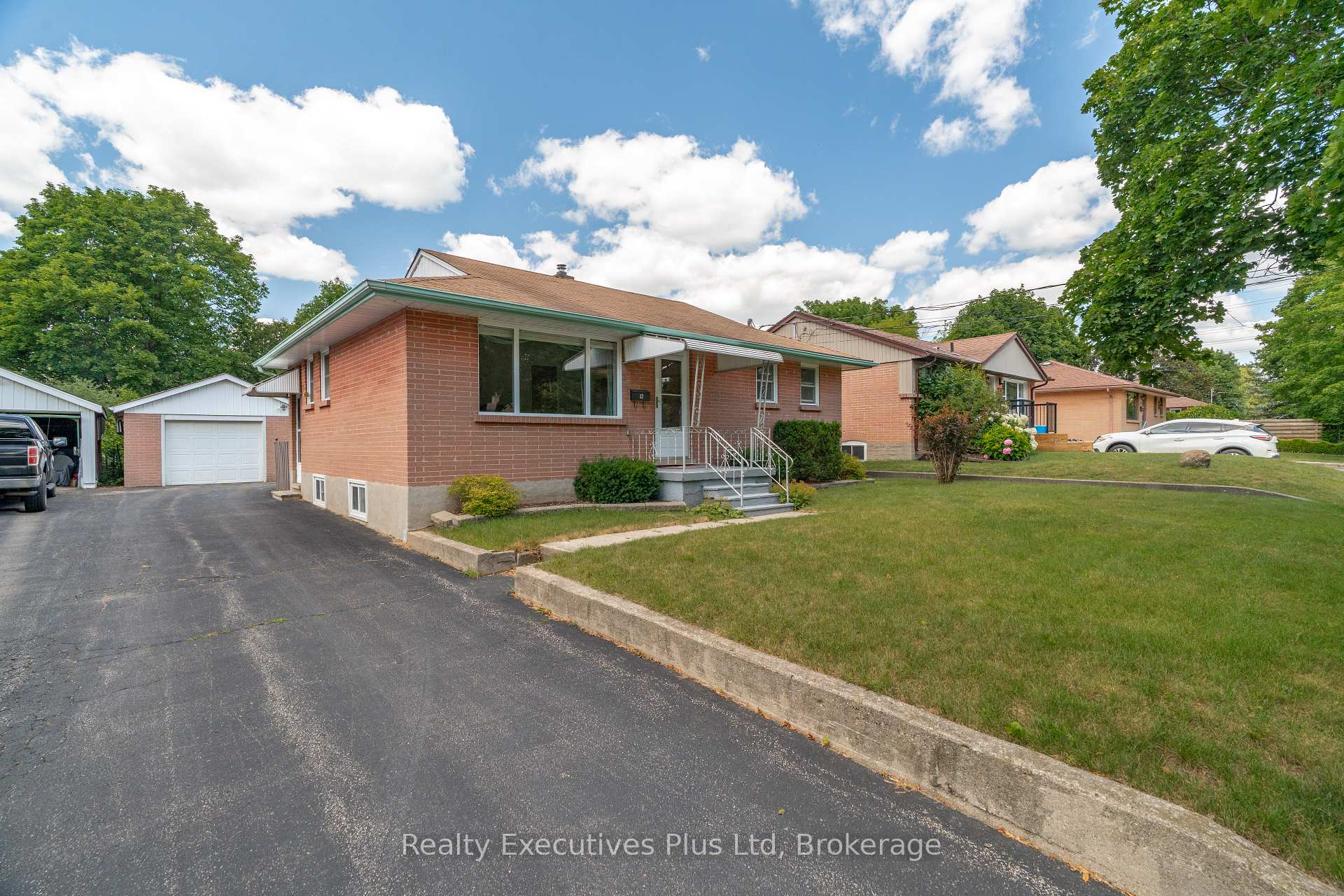 Photo 5 of 82 Cassino Avenue, Guelph, St. George's — HOMEH