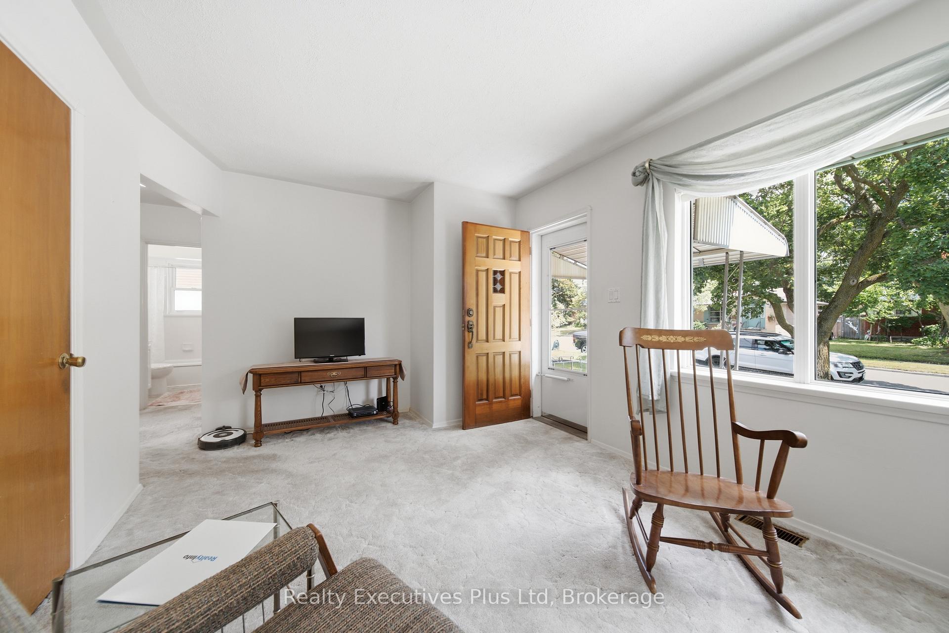 Photo 7 of 82 Cassino Avenue, Guelph, St. George's — HOMEH