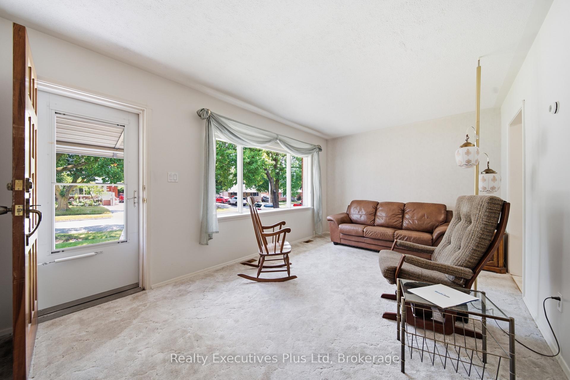 Photo 9 of 82 Cassino Avenue, Guelph, St. George's — HOMEH