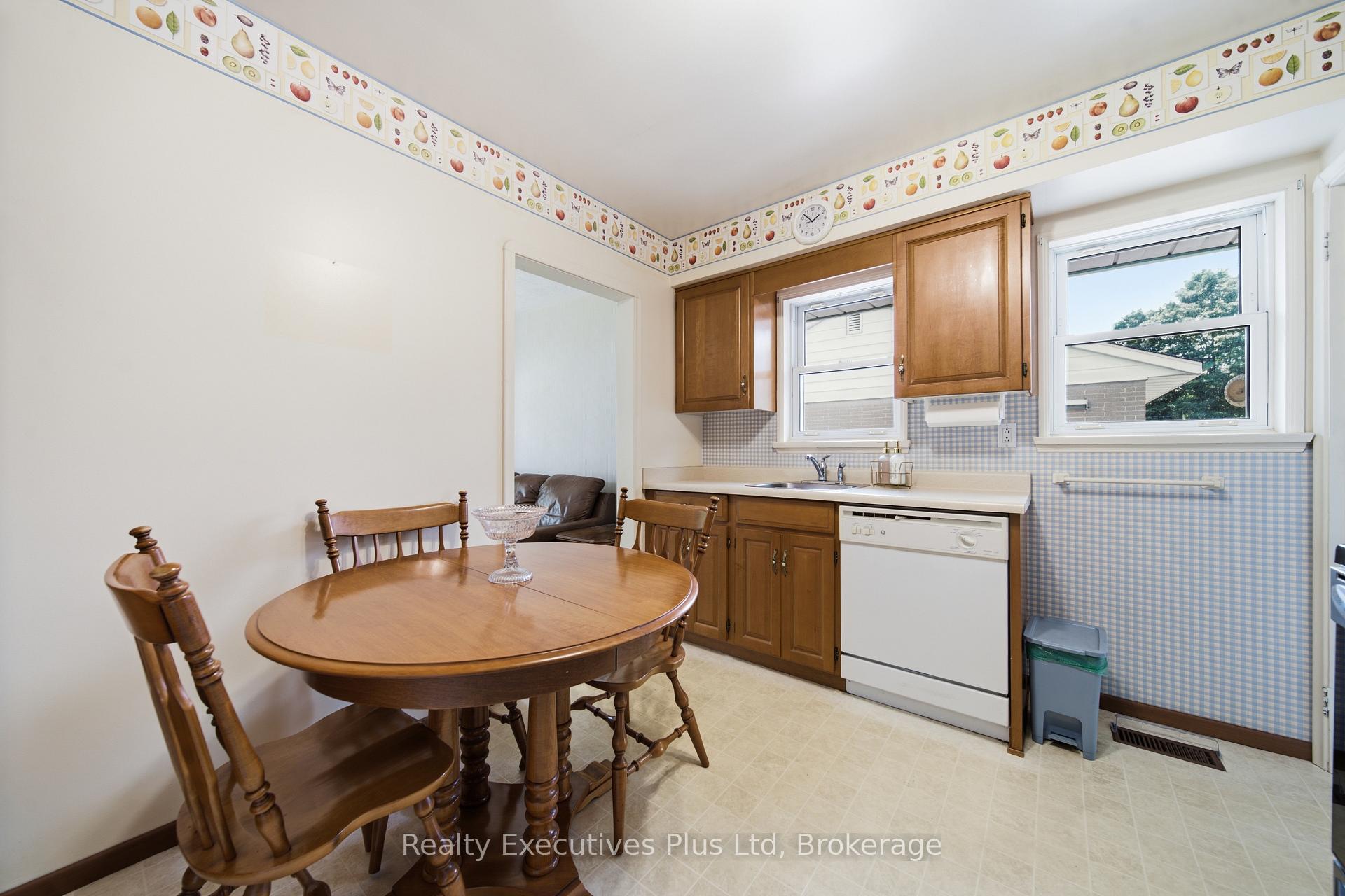 Photo 10 of 82 Cassino Avenue, Guelph, St. George's — HOMEH