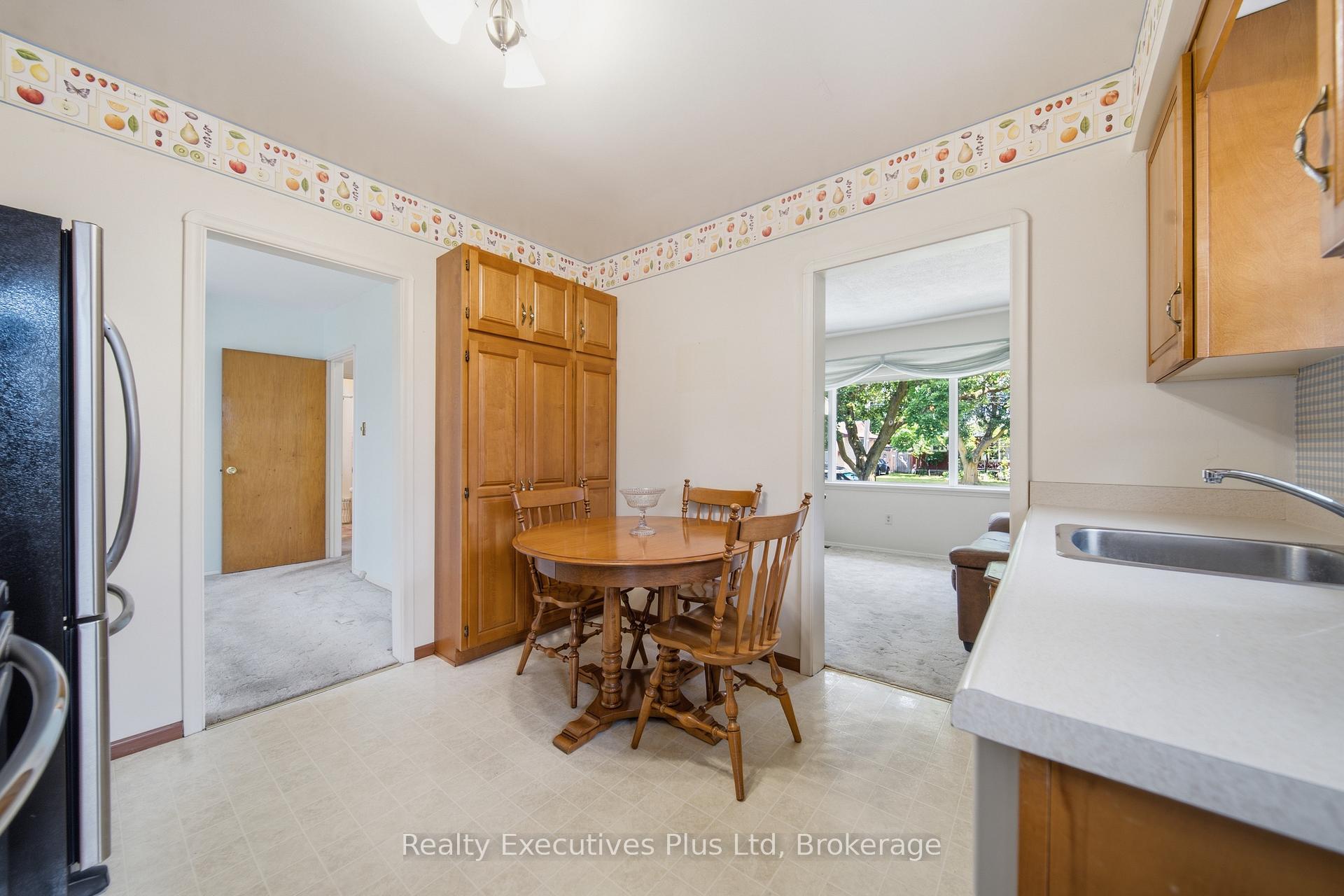 Photo 11 of 82 Cassino Avenue, Guelph, St. George's — HOMEH