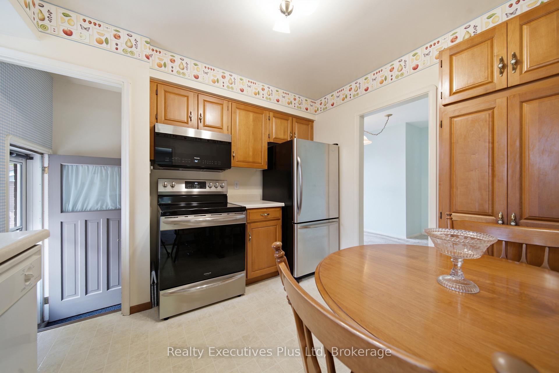 Photo 12 of 82 Cassino Avenue, Guelph, St. George's — HOMEH
