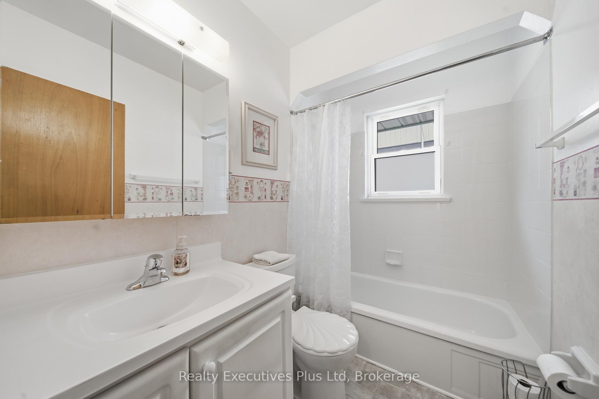 Photo 17 of 82 Cassino Avenue, Guelph, St. George's — HOMEH
