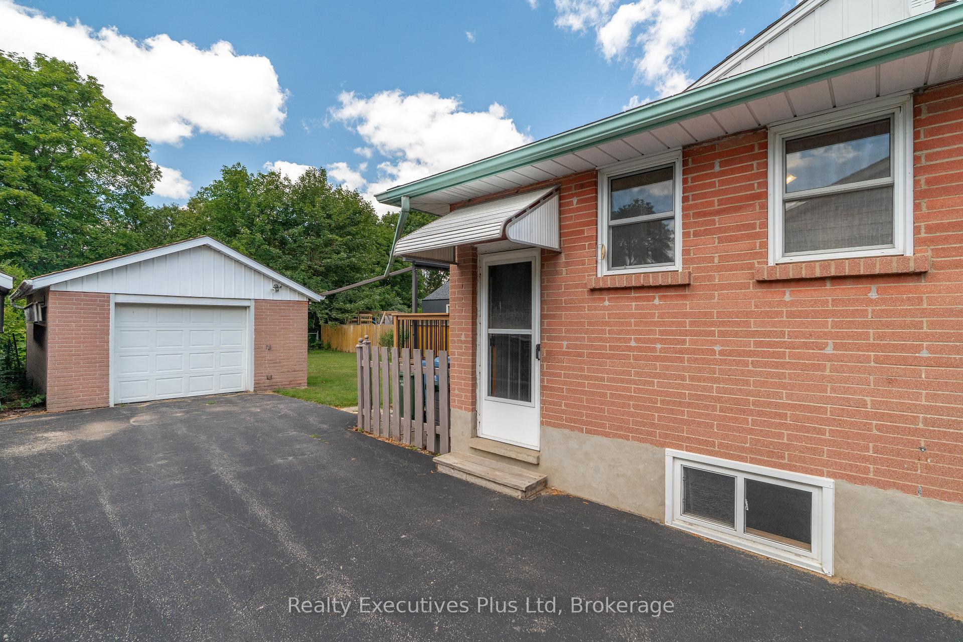 Photo 32 of 82 Cassino Avenue, Guelph, St. George's — HOMEH
