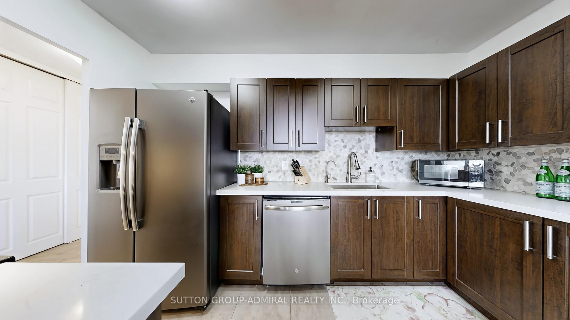 Photo 8 of Unit 2402, 85 Emmett Avenue, North York, Mount Dennis — HOMEH
