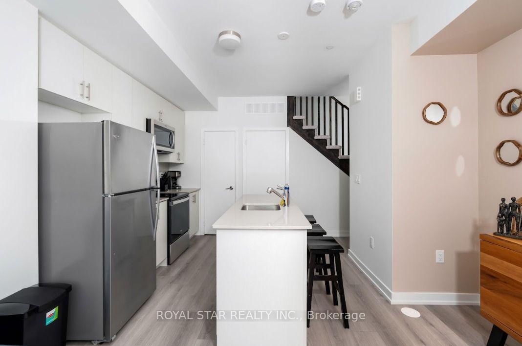 Photo 2 of Unit 202, 3562 Conolial Drive, Mississauga, Erin Mills — HOMEH