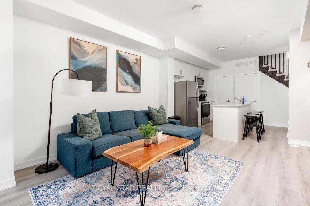 Photo 3 of Unit 202, 3562 Conolial Drive, Mississauga, Erin Mills — HOMEH