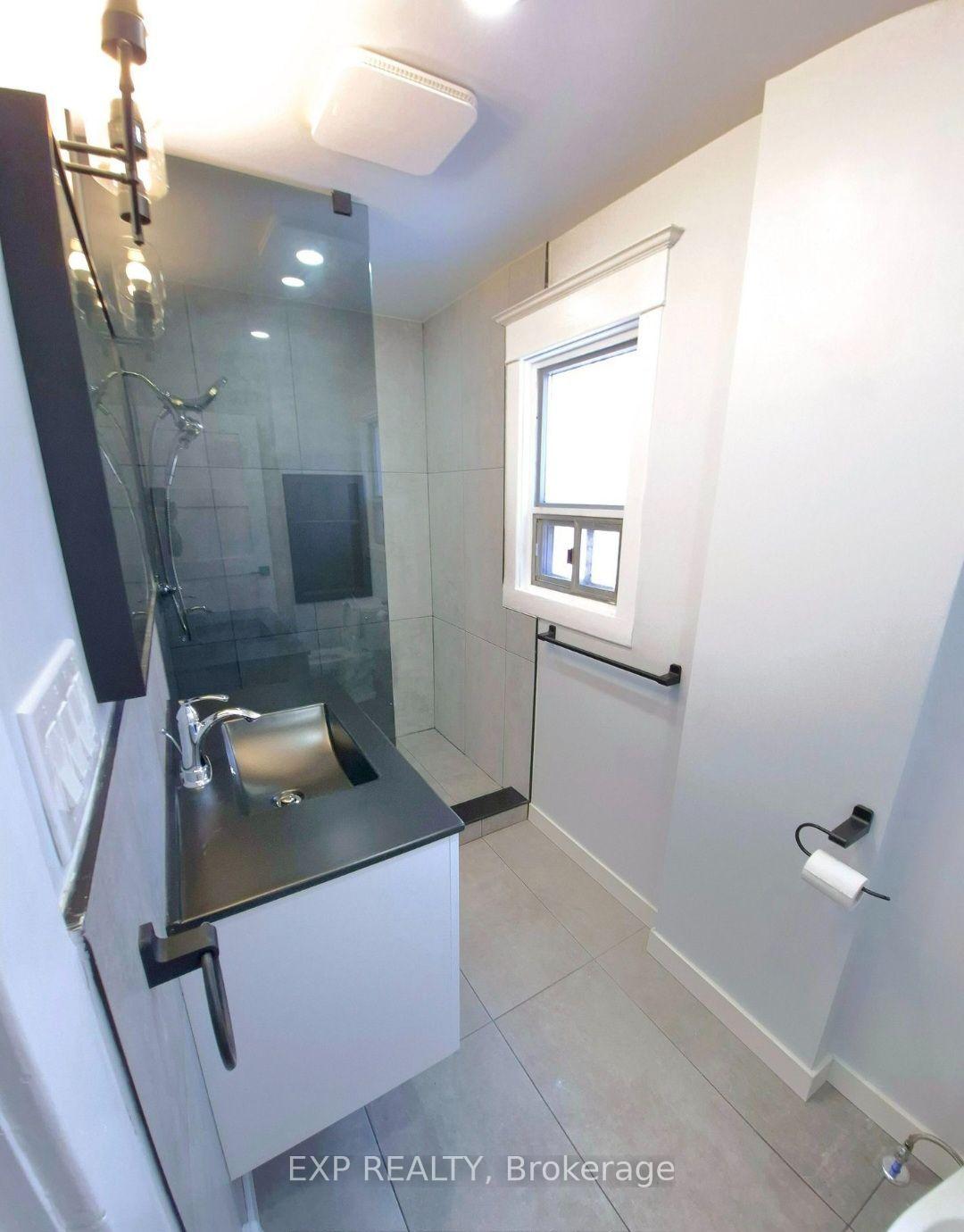Photo 3 of Unit upper, 137 Glenmore Road, Toronto, Woodbine Corridor — HOMEH