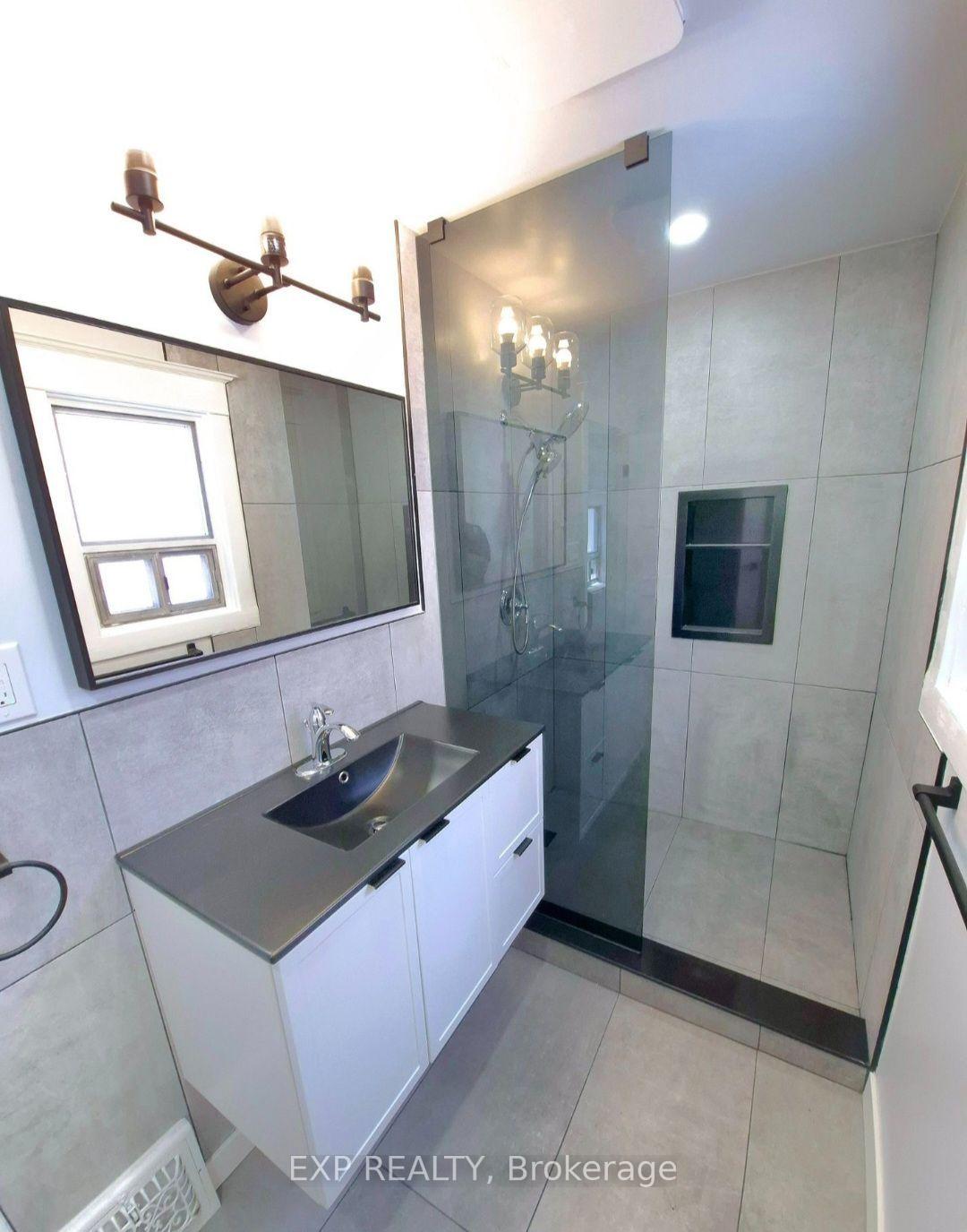 Photo 4 of Unit upper, 137 Glenmore Road, Toronto, Woodbine Corridor — HOMEH