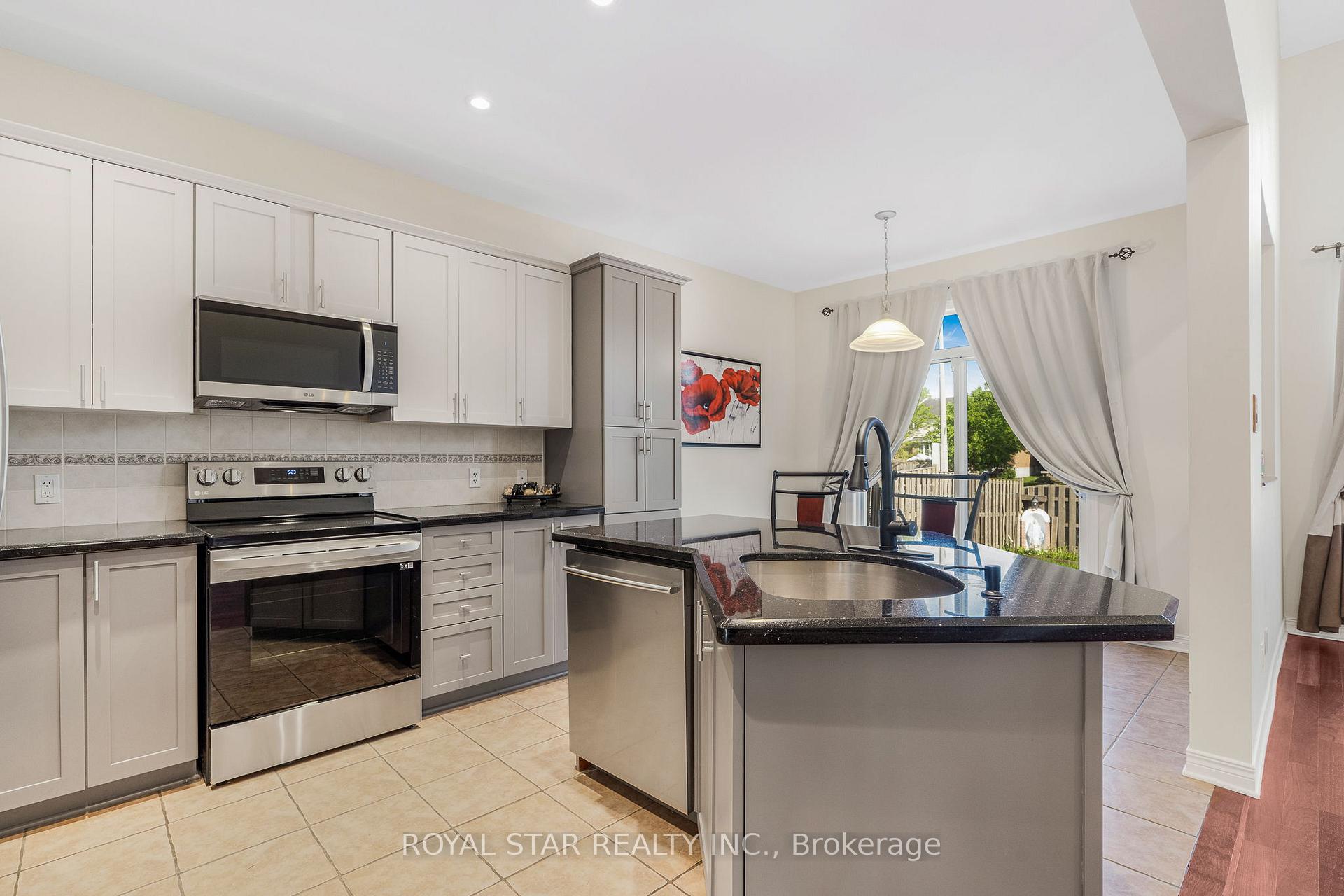 Photo 14 of 846 Feather Moss Way, Ottawa, Riverside South/Gloucester Glen — HOMEH