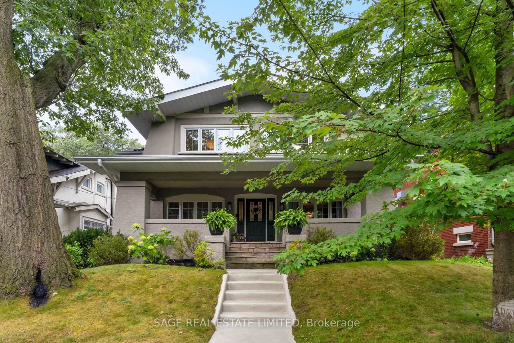 Front of 108 Kingswood Road