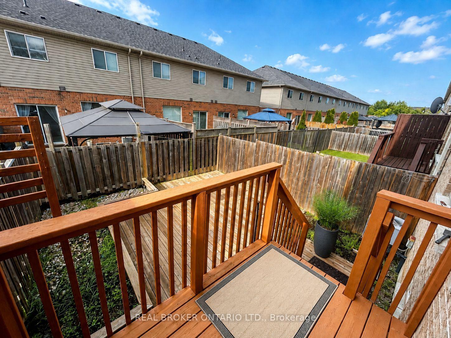 Photo 3 of 142 Palacebeach Trail, Hamilton, Lakeshore — HOMEH