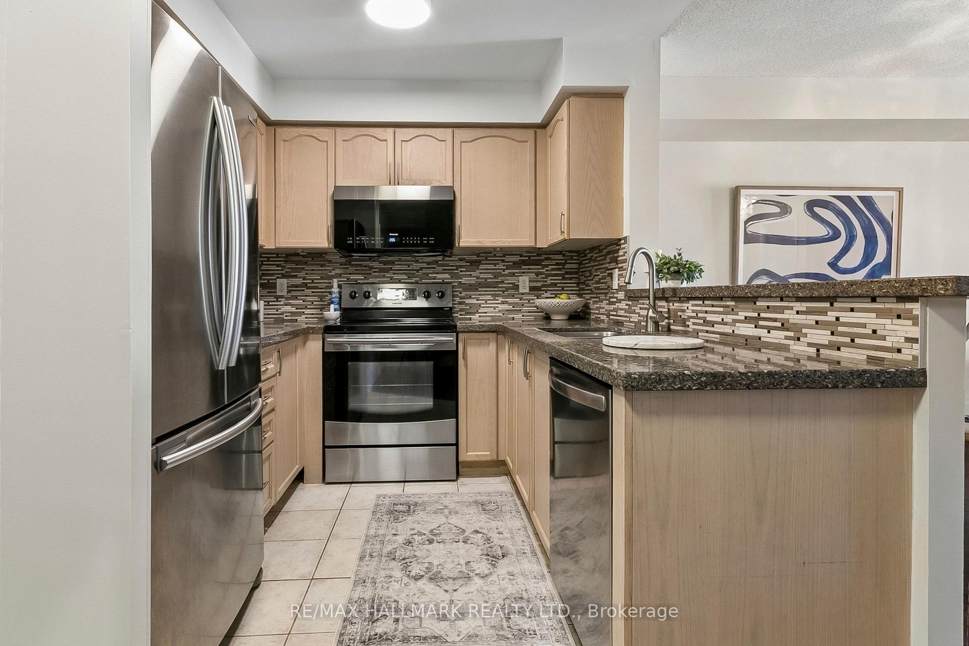 Photo 8 of Unit 418, 1733 Queen Street E, Toronto, The Beaches — HOMEH
