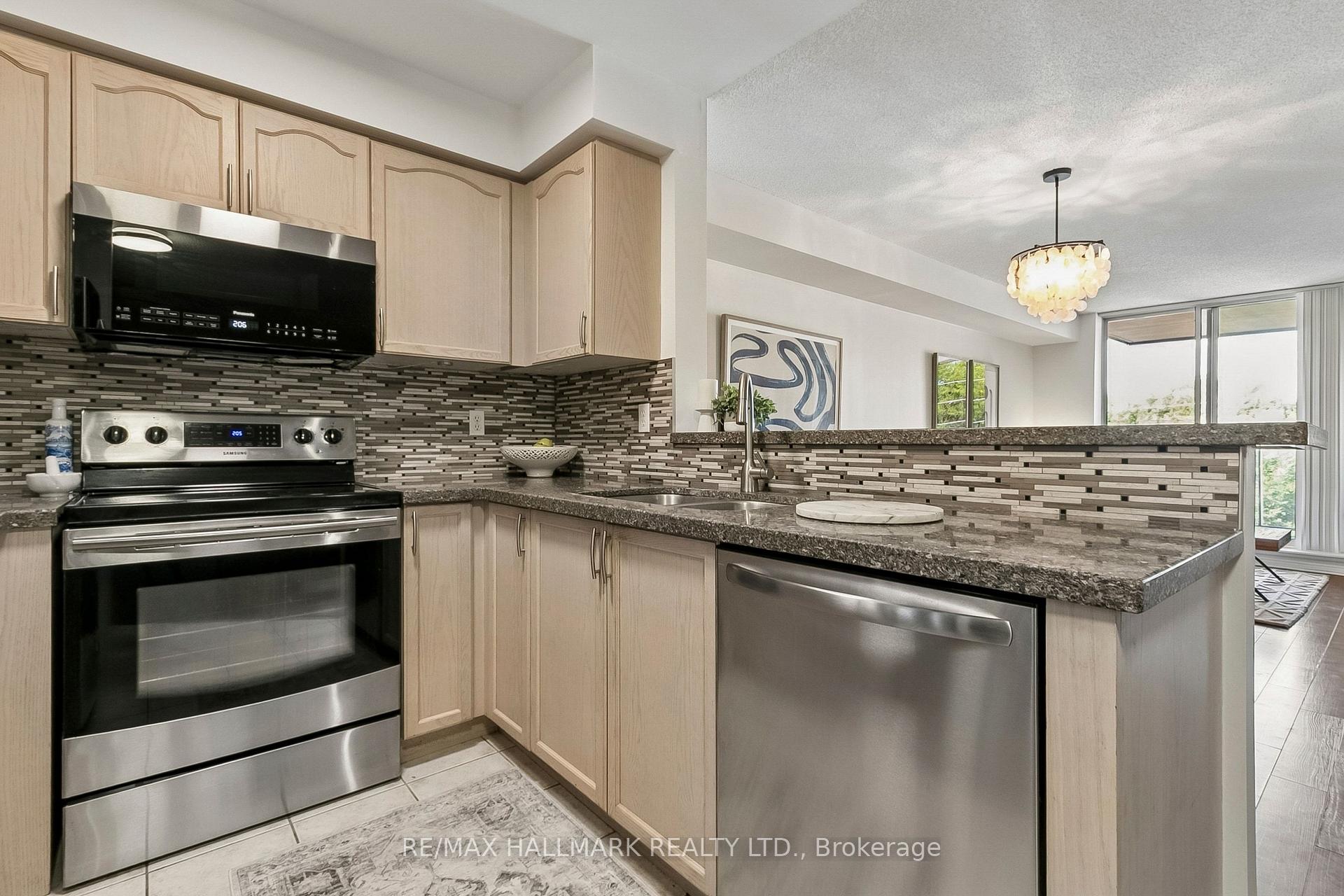 Photo 9 of Unit 418, 1733 Queen Street E, Toronto, The Beaches — HOMEH