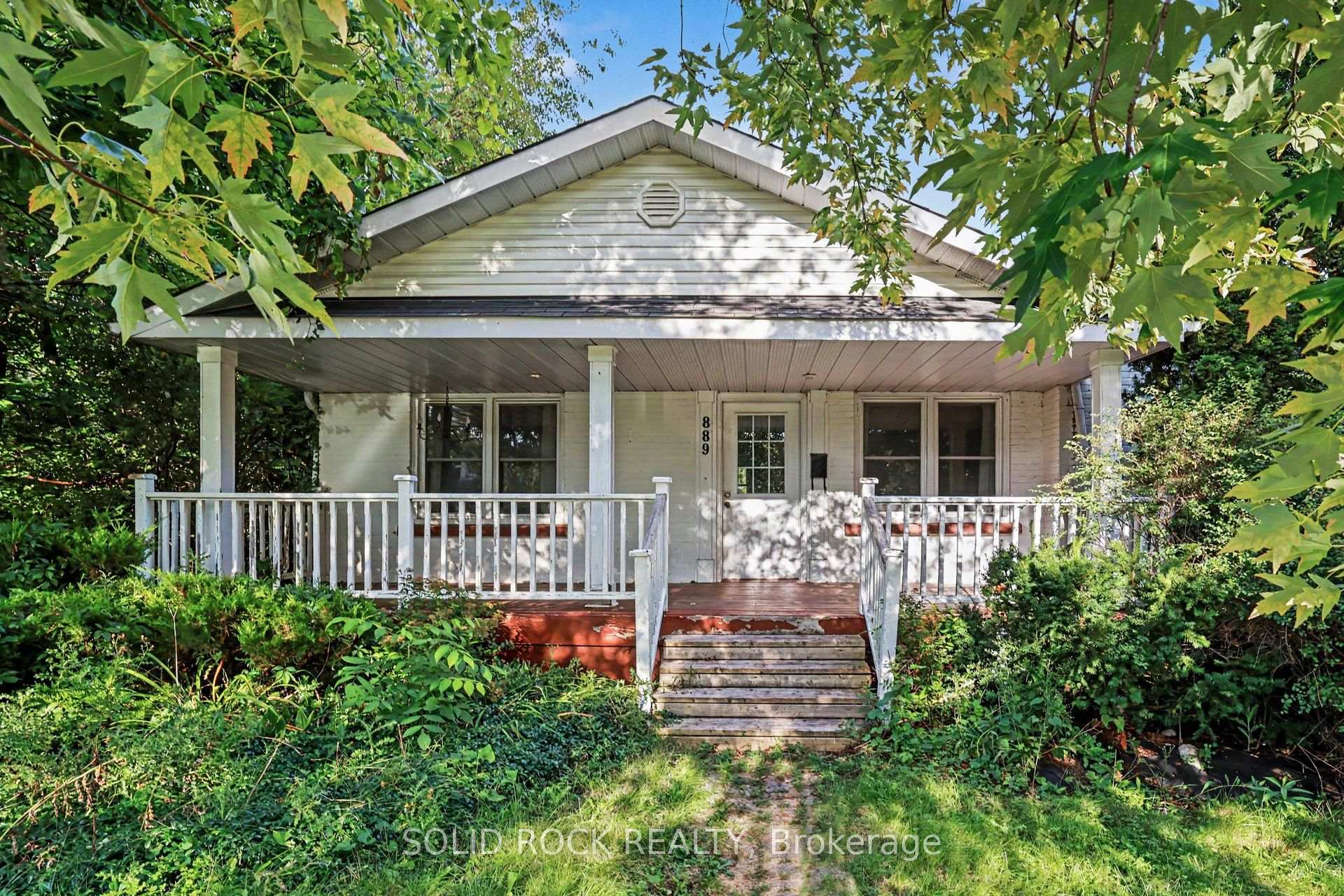 Photo of 889 Mountainview Avenue