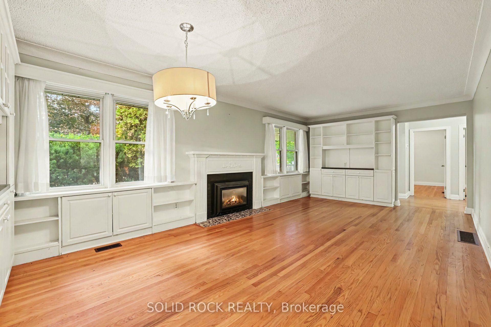 Photo 3 of 889 Mountainview Avenue, Ottawa, Whitehaven — HOMEH