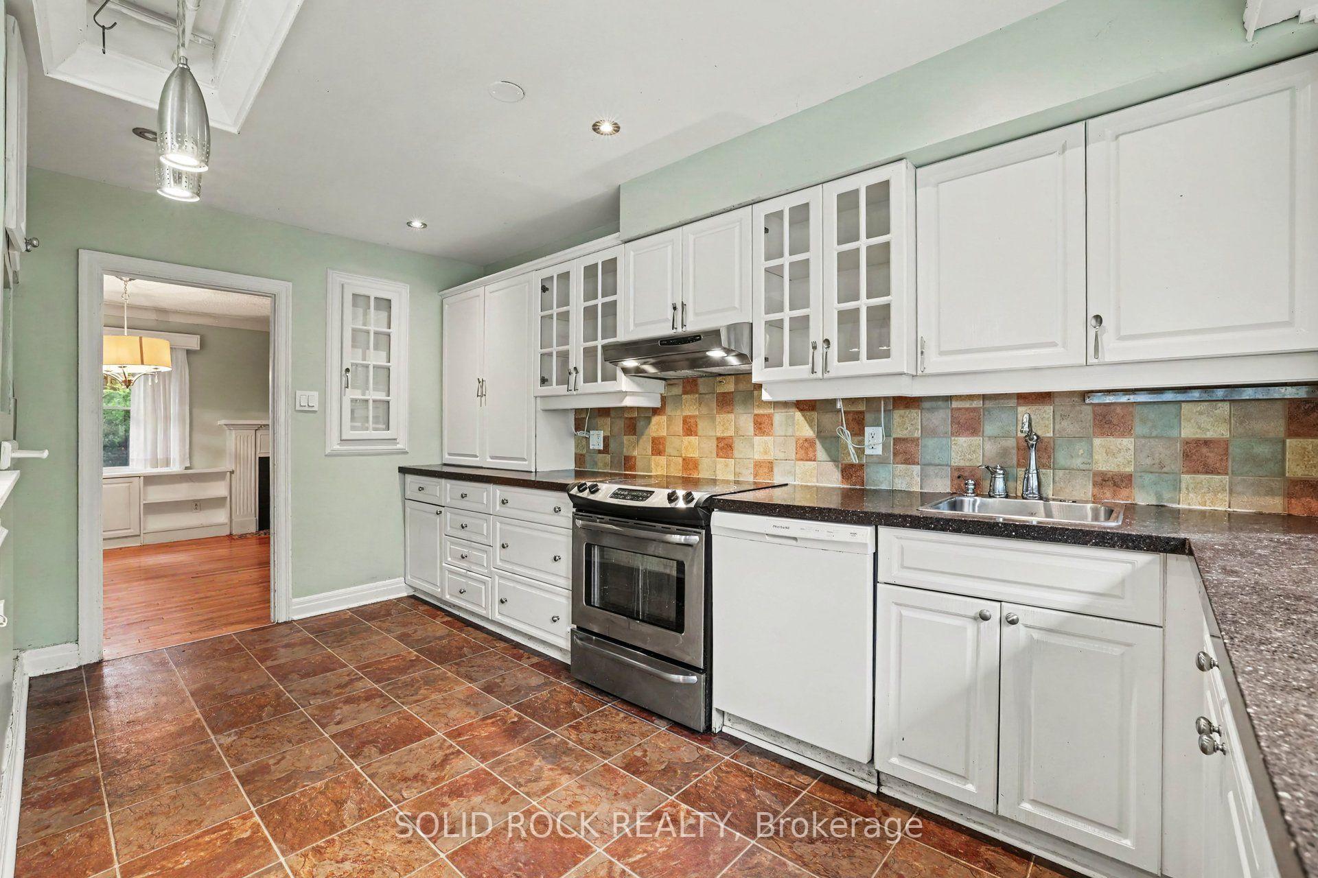 Photo 7 of 889 Mountainview Avenue, Ottawa, Whitehaven — HOMEH