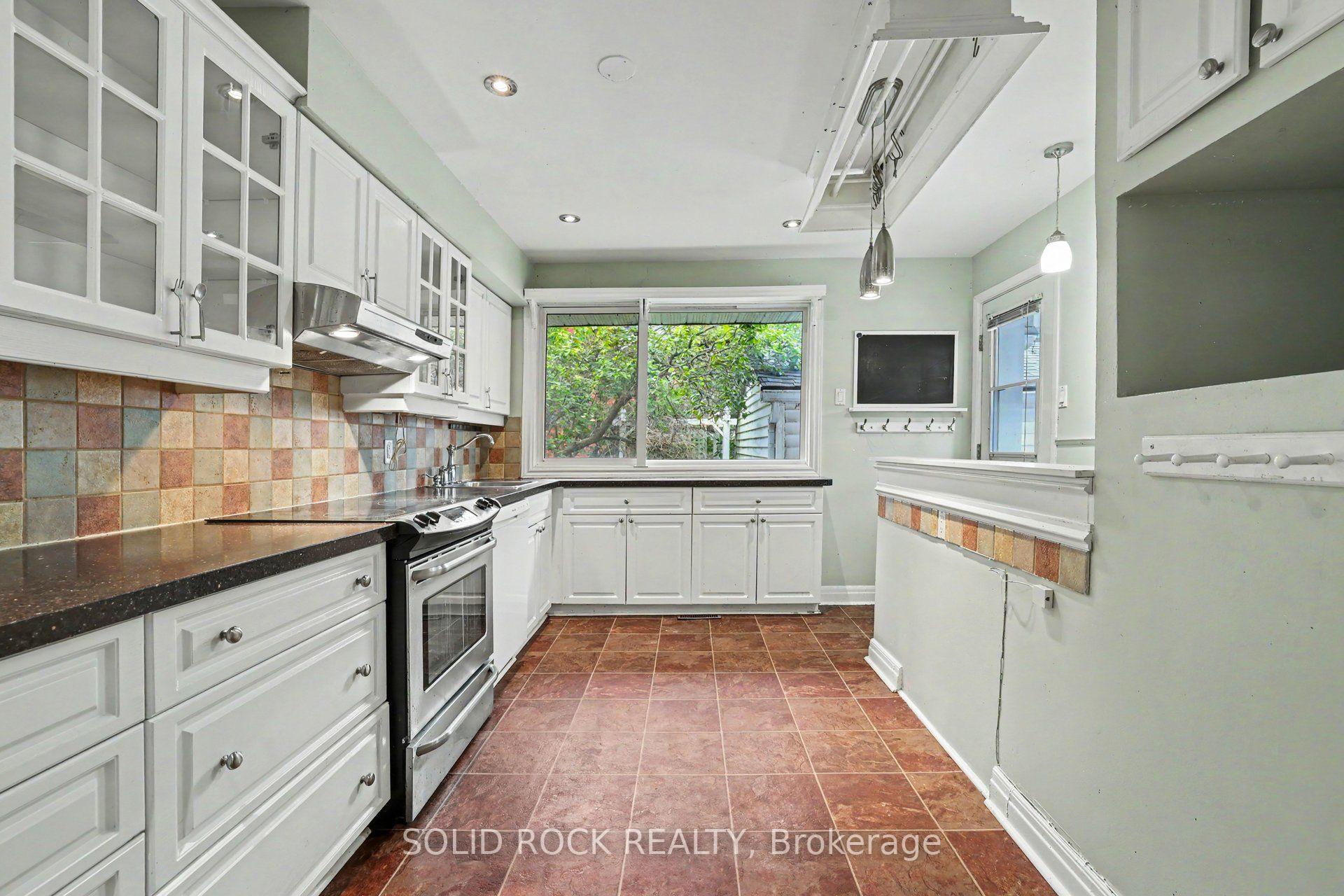 Photo 9 of 889 Mountainview Avenue, Ottawa, Whitehaven — HOMEH