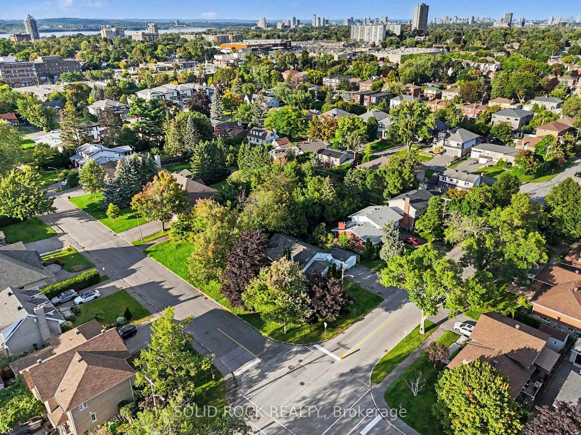 Photo 28 of 889 Mountainview Avenue, Ottawa, Whitehaven — HOMEH