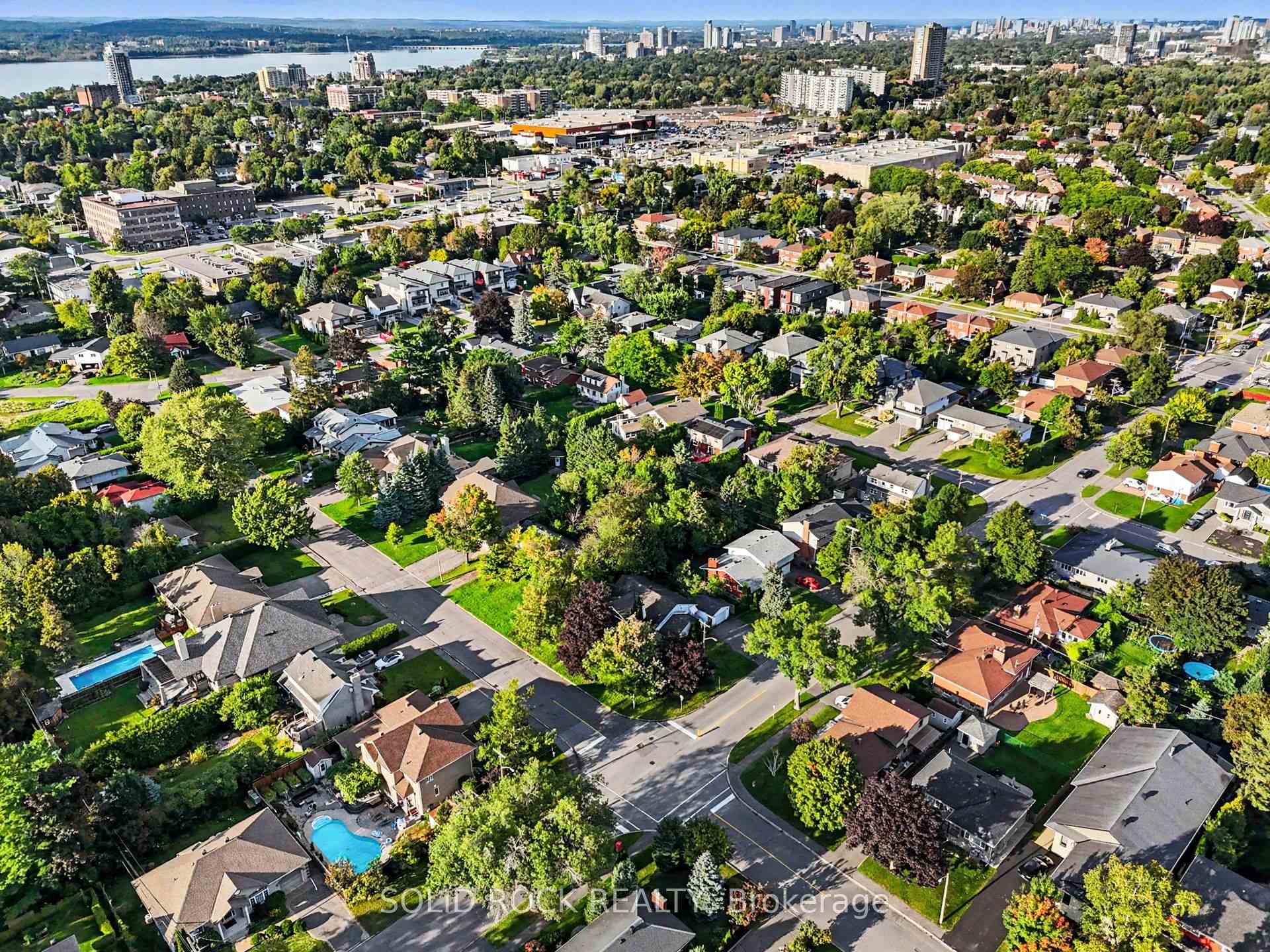 Photo 32 of 889 Mountainview Avenue, Ottawa, Whitehaven — HOMEH