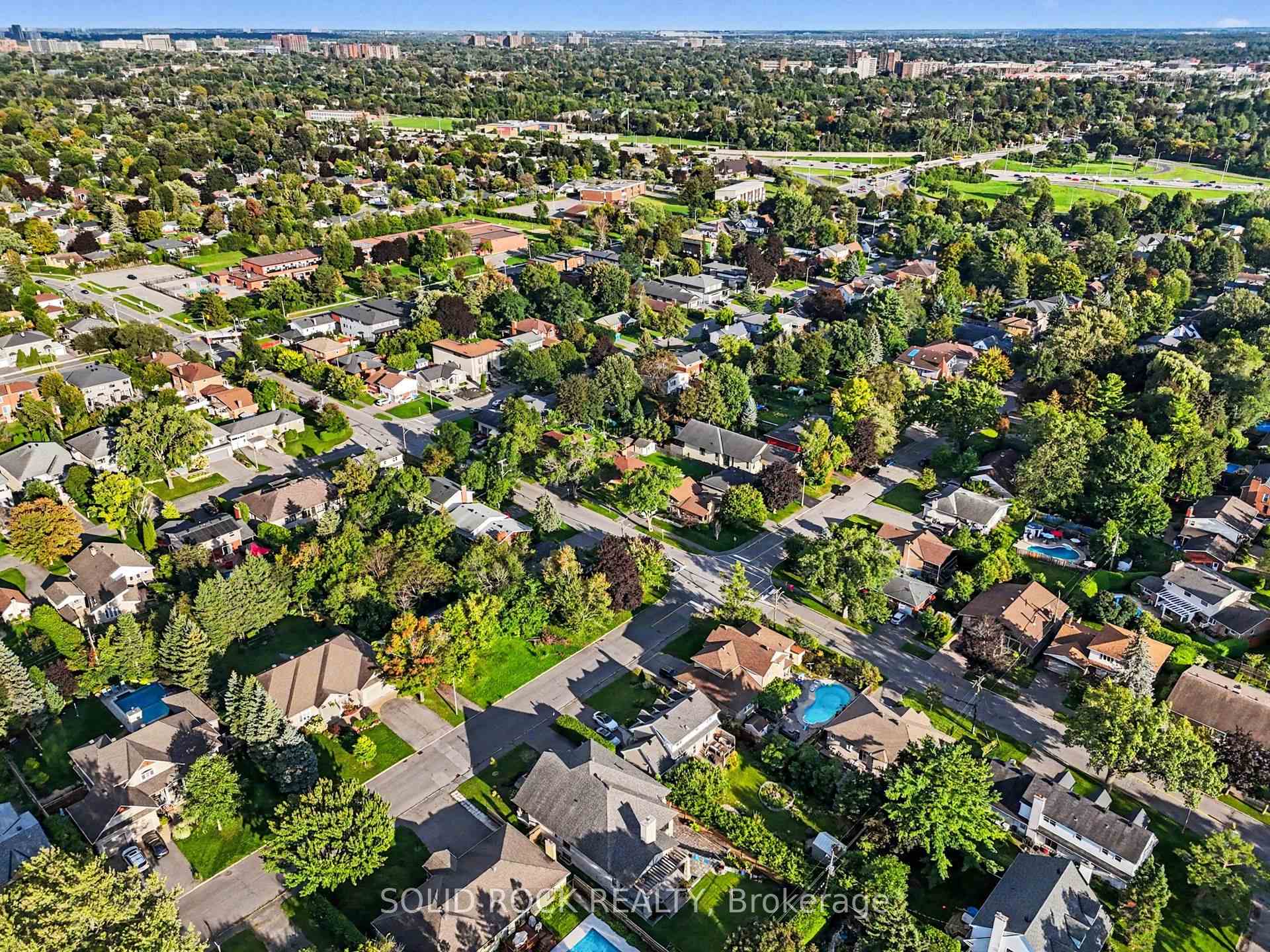Photo 33 of 889 Mountainview Avenue, Ottawa, Whitehaven — HOMEH