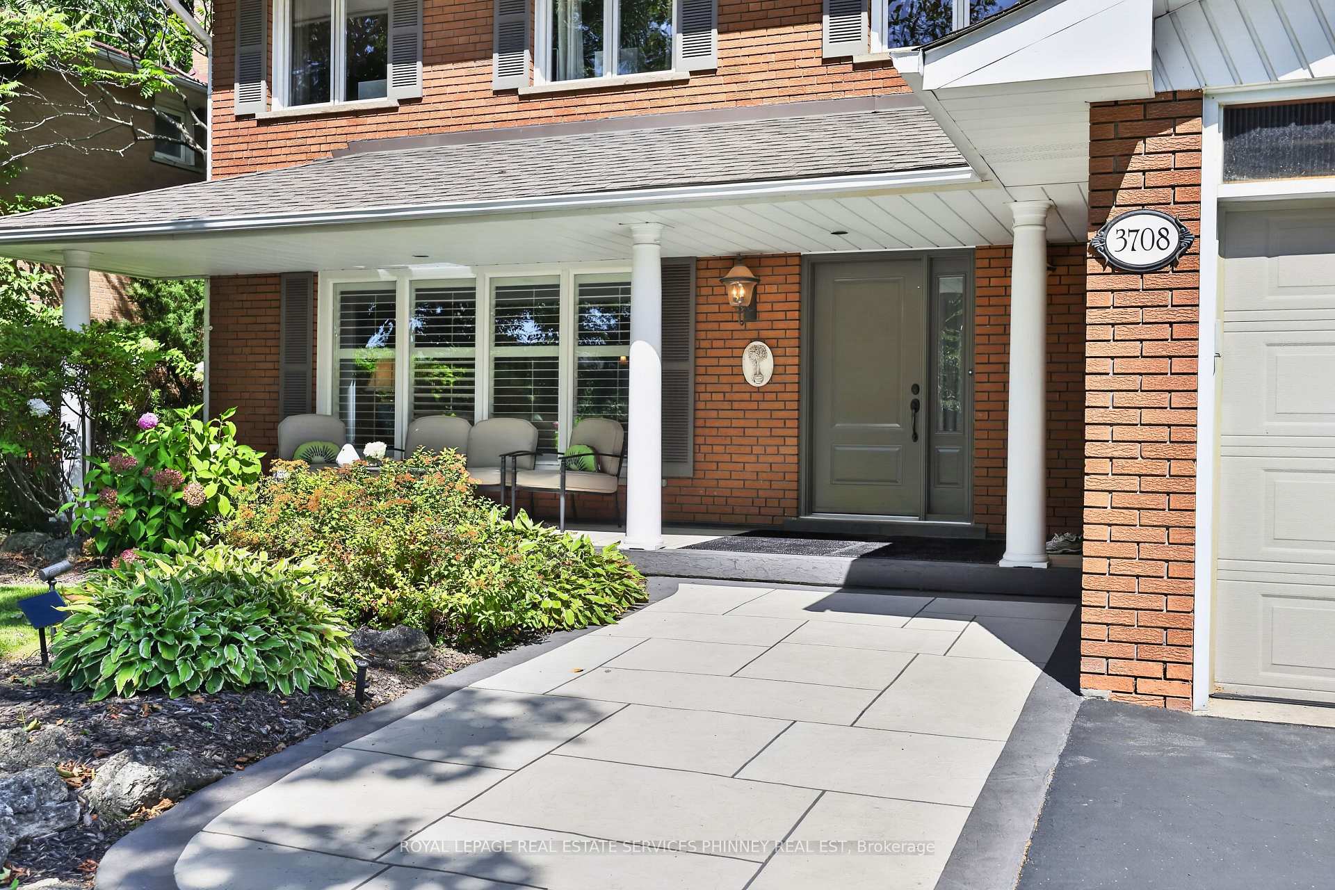Photo 2 of 3708 Beechollow Crescent, Mississauga, Applewood — HOMEH