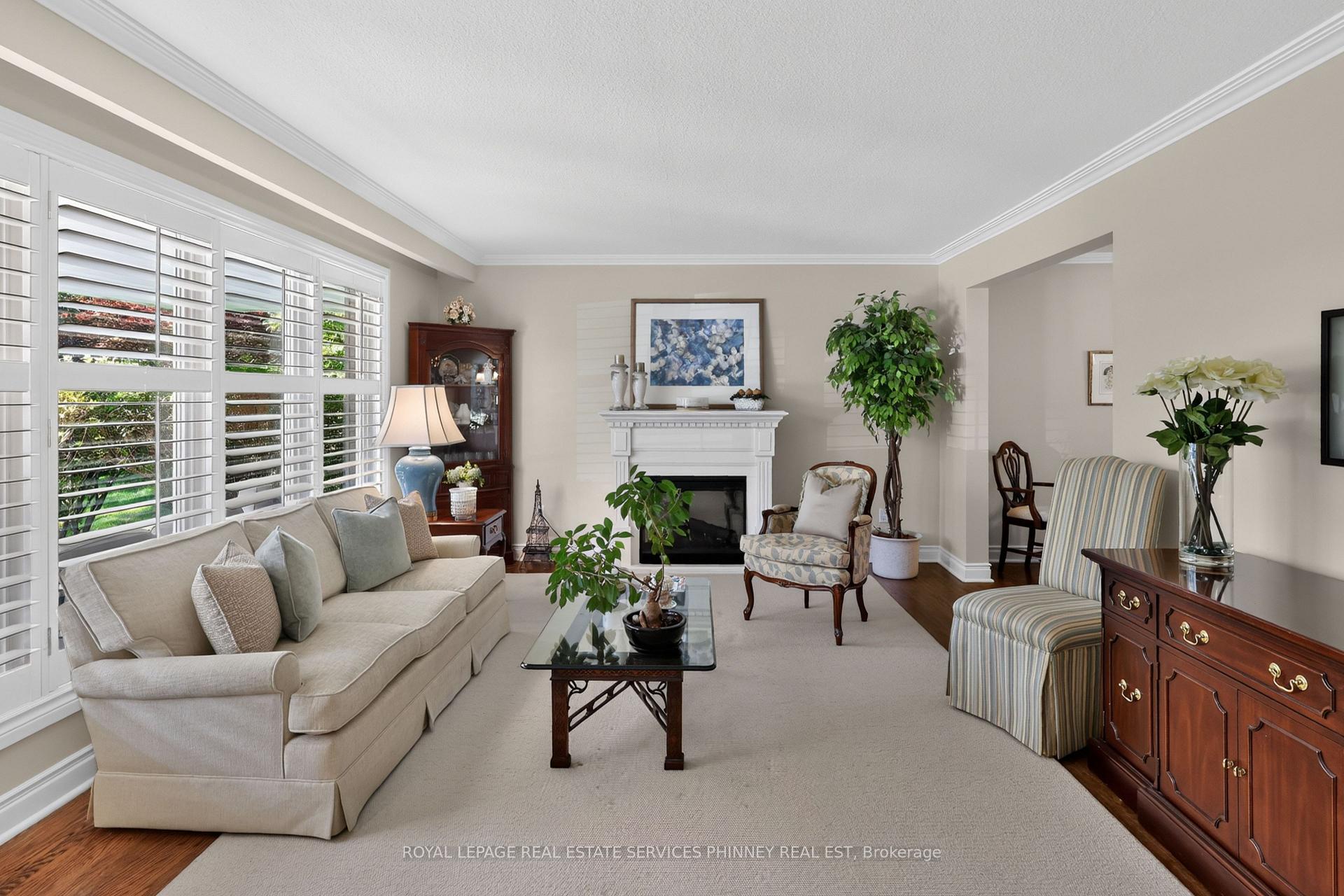 Photo 5 of 3708 Beechollow Crescent, Mississauga, Applewood — HOMEH