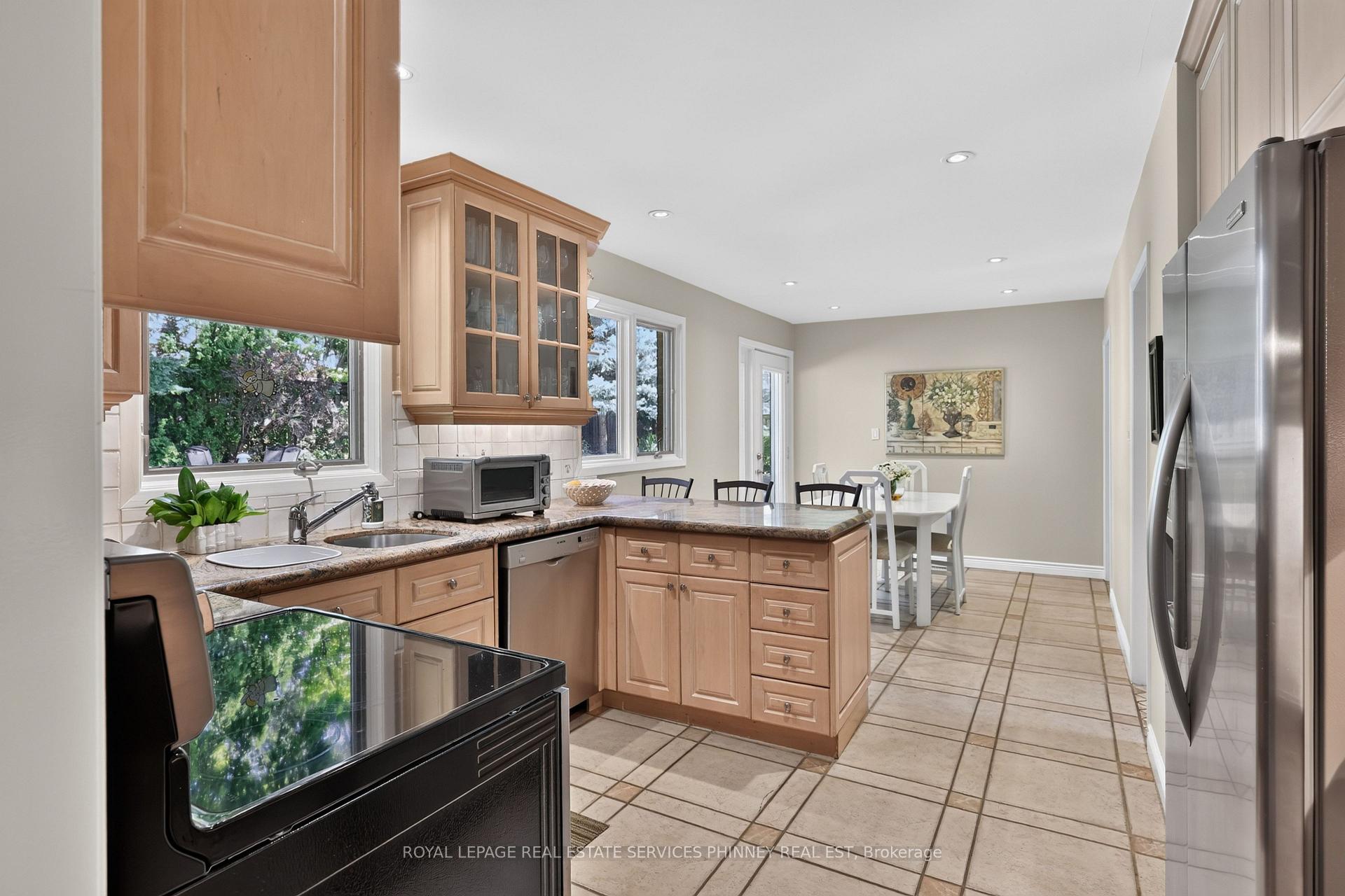 Photo 10 of 3708 Beechollow Crescent, Mississauga, Applewood — HOMEH