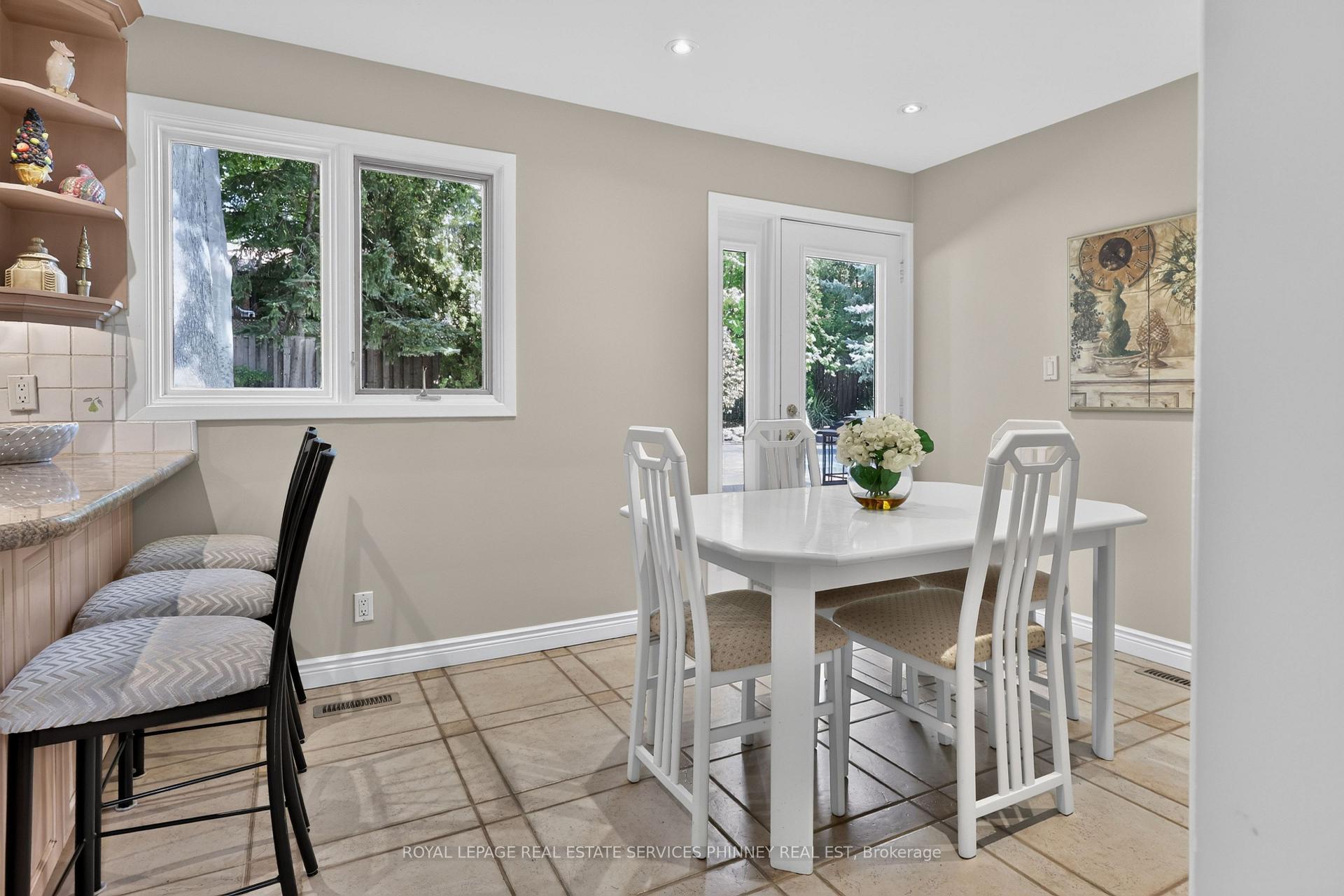 Photo 11 of 3708 Beechollow Crescent, Mississauga, Applewood — HOMEH