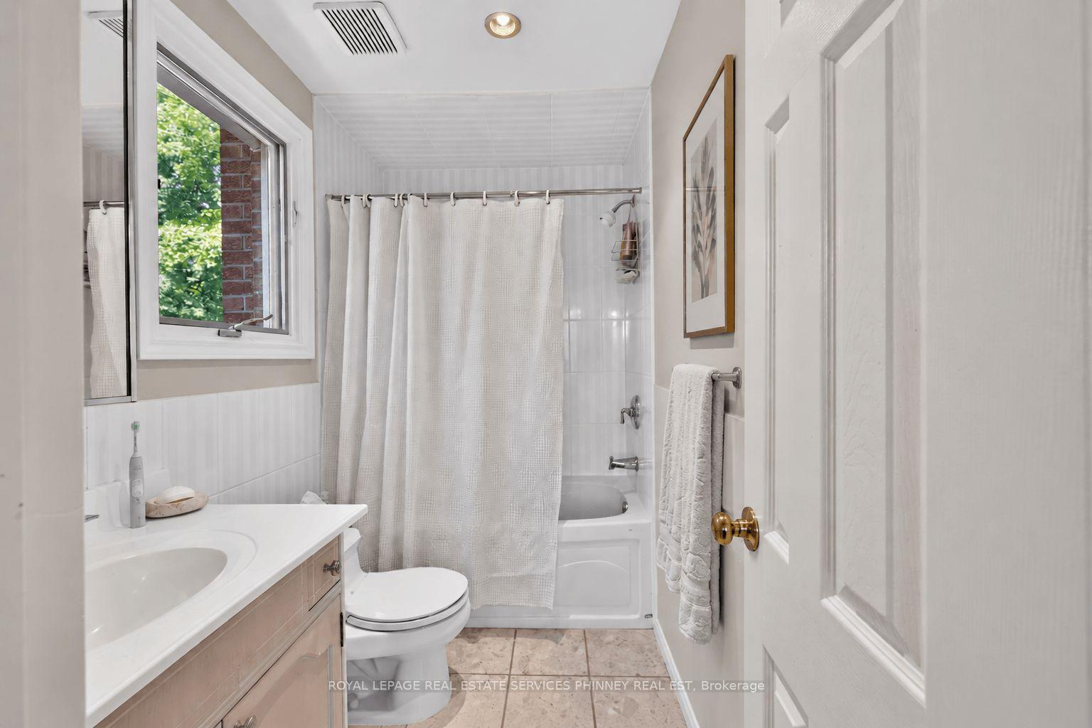 Photo 17 of 3708 Beechollow Crescent, Mississauga, Applewood — HOMEH