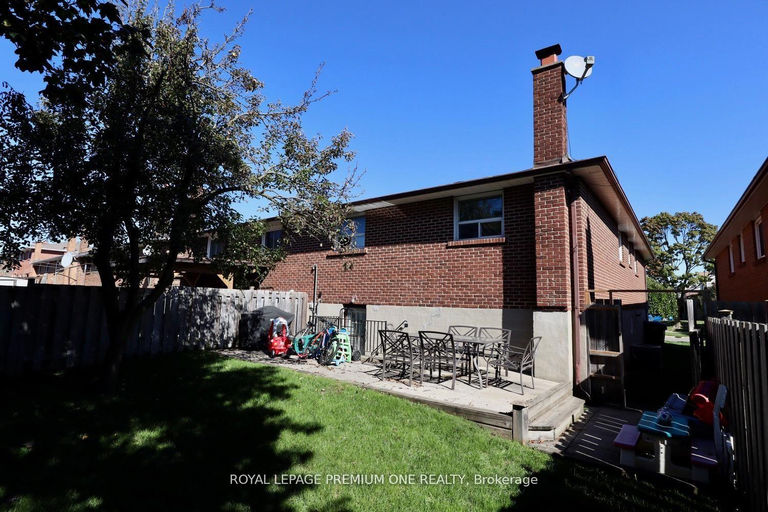 Photo 8 of 26 Royal Salisbury Way, Brampton, Madoc — HOMEH