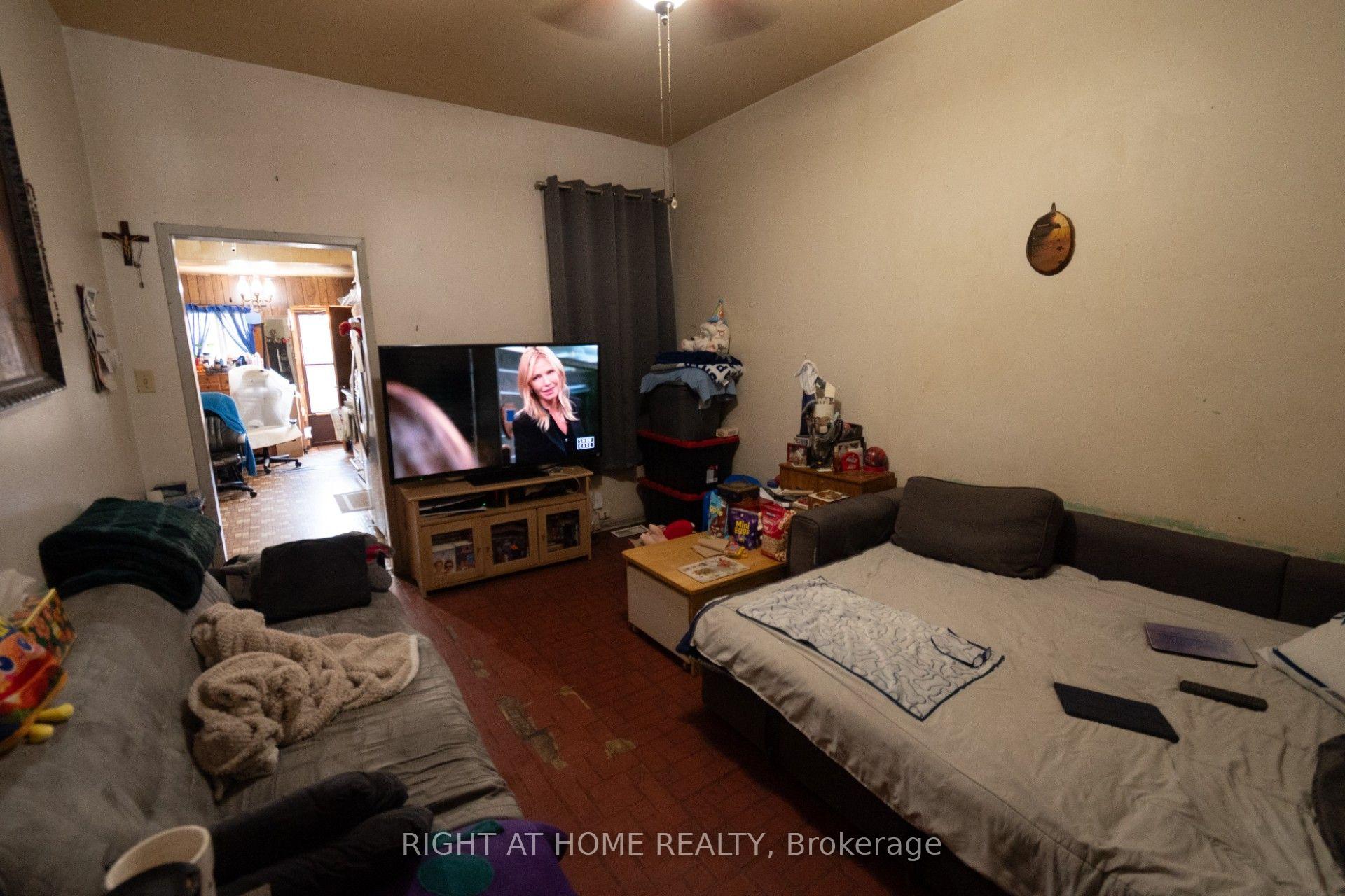 Photo 7 of 60 Foxley Street, Toronto, Trinity-Bellwoods — HOMEH