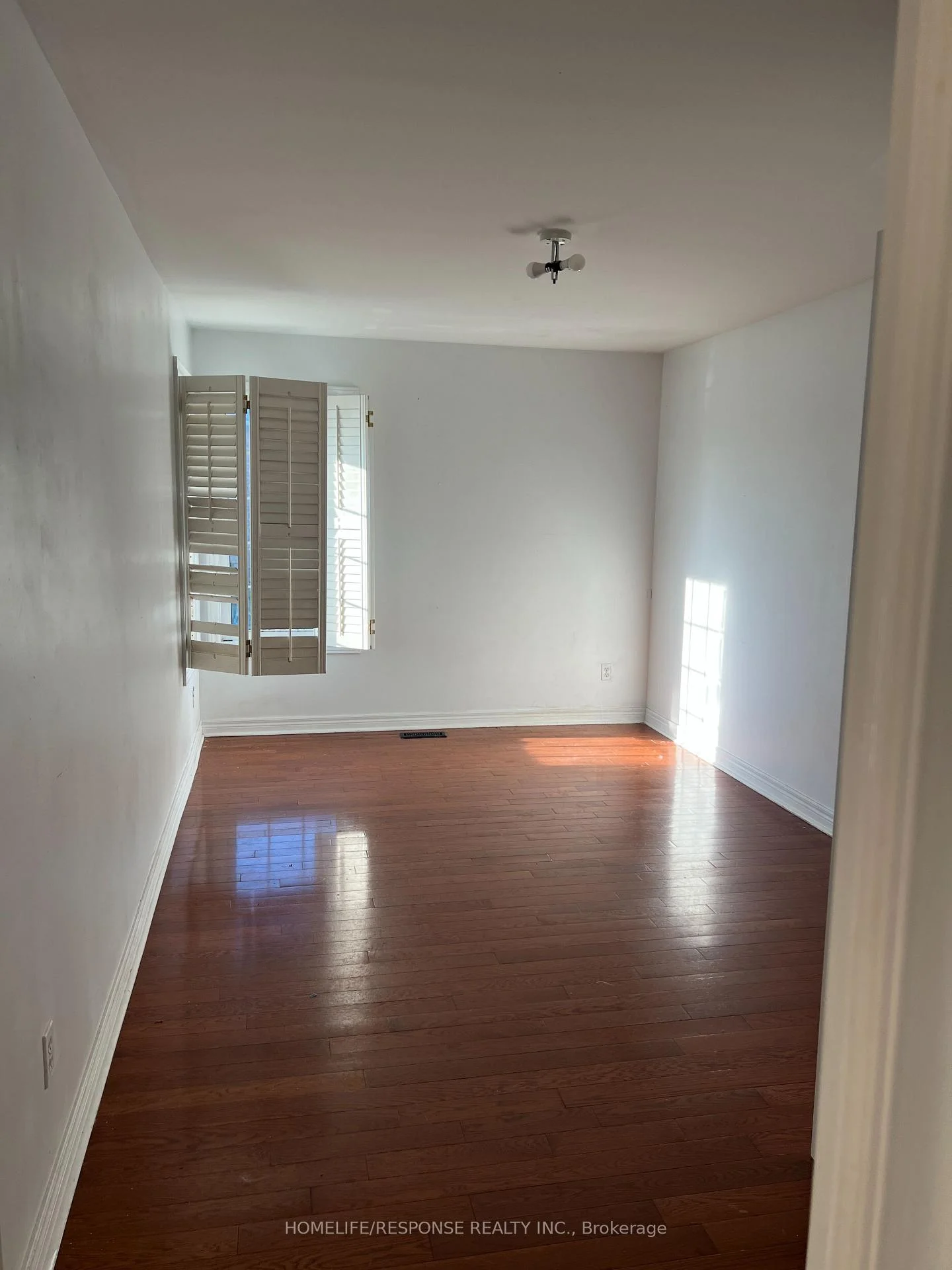 Photo 4 of 96 Solway Avenue, Vaughan, Maple — HOMEH