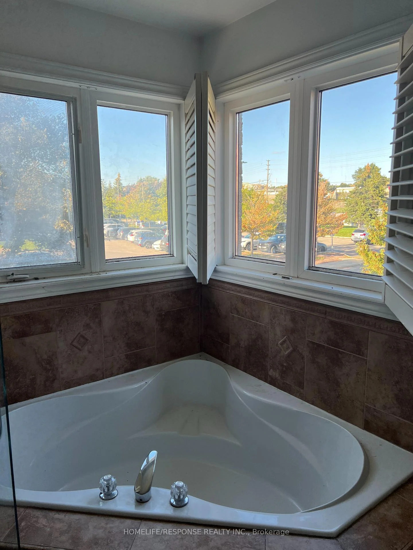 Photo 5 of 96 Solway Avenue, Vaughan, Maple — HOMEH