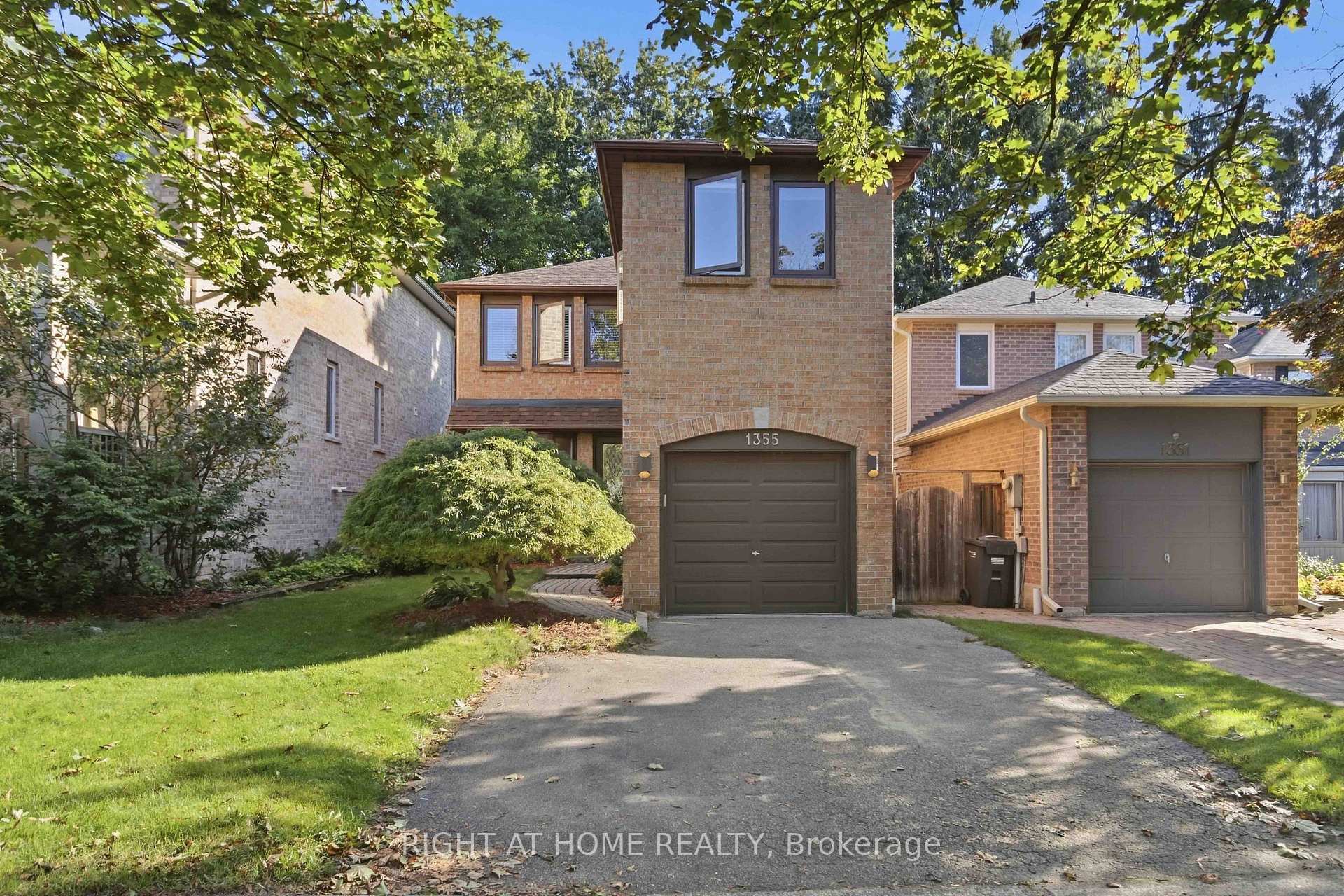 Photo 1 of 1355 Boulder Creek Crescent, Mississauga, Clarkson — HOMEH