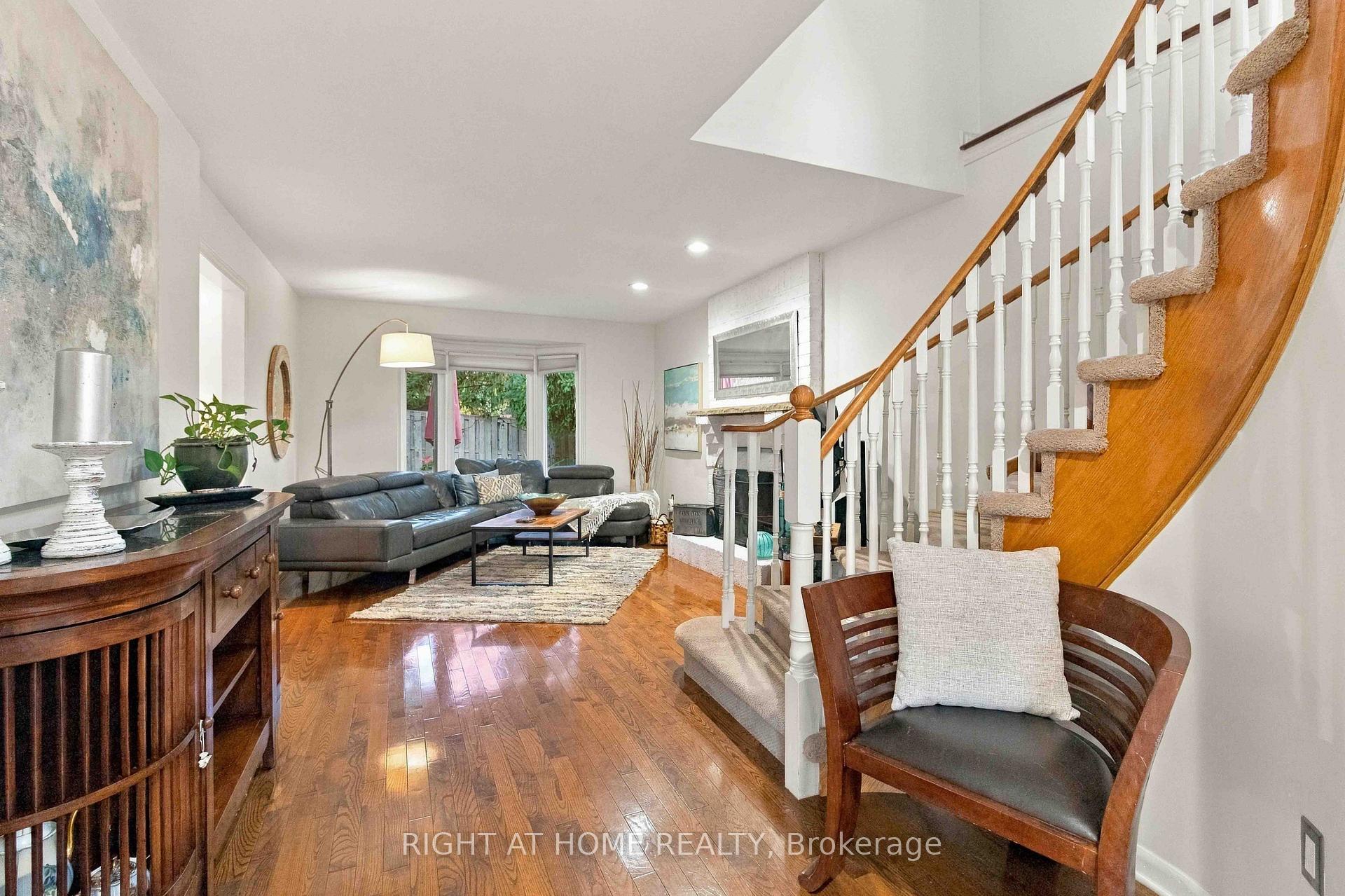 Photo 14 of 1355 Boulder Creek Crescent, Mississauga, Clarkson — HOMEH