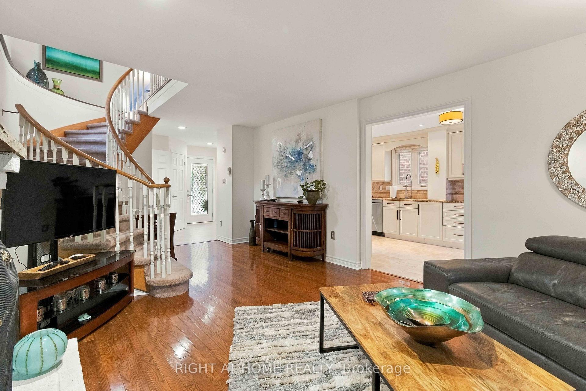 Photo 20 of 1355 Boulder Creek Crescent, Mississauga, Clarkson — HOMEH
