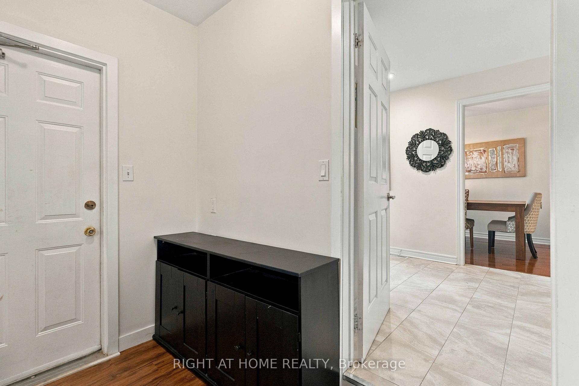 Photo 21 of 1355 Boulder Creek Crescent, Mississauga, Clarkson — HOMEH