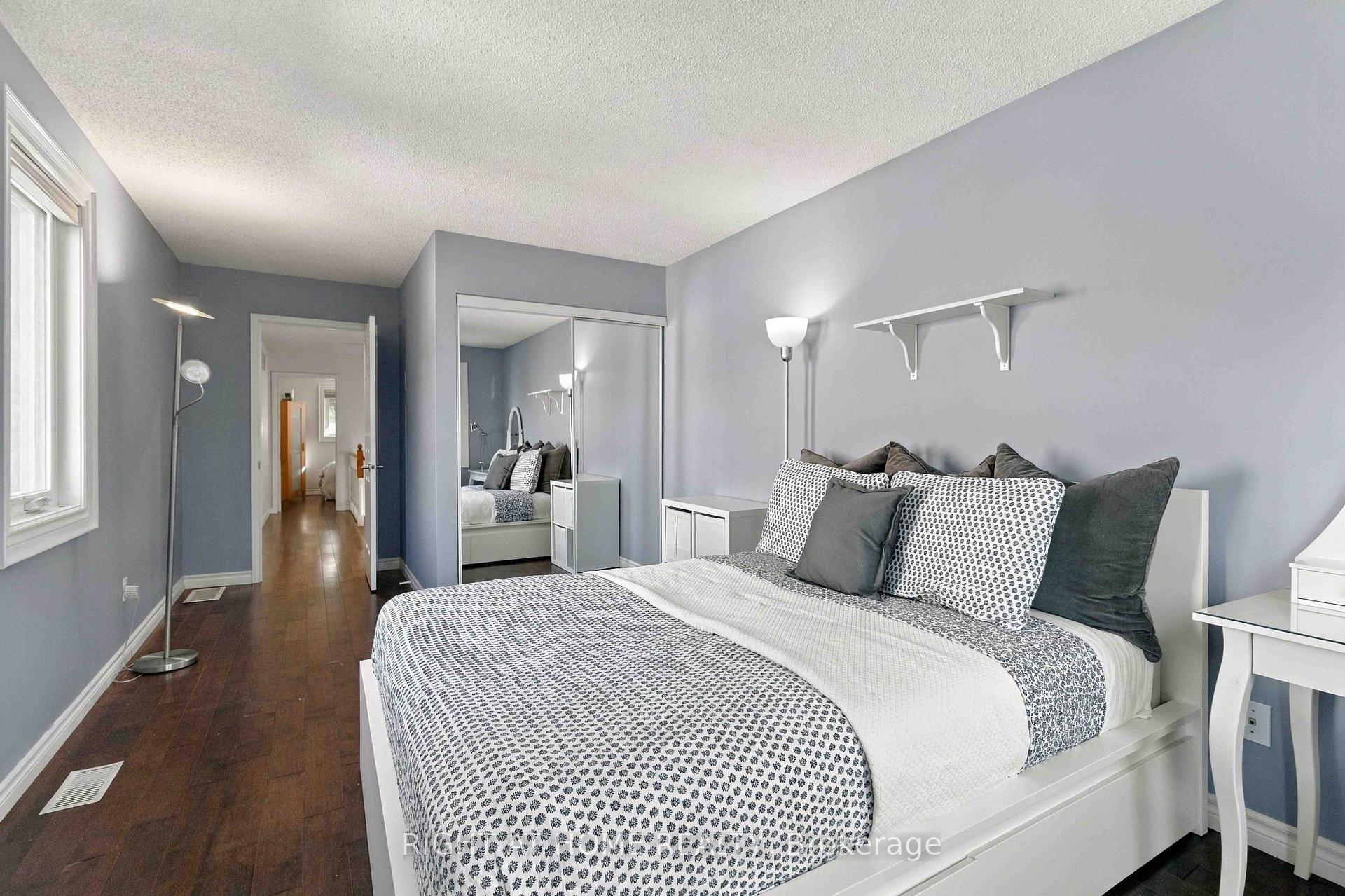 Photo 28 of 1355 Boulder Creek Crescent, Mississauga, Clarkson — HOMEH