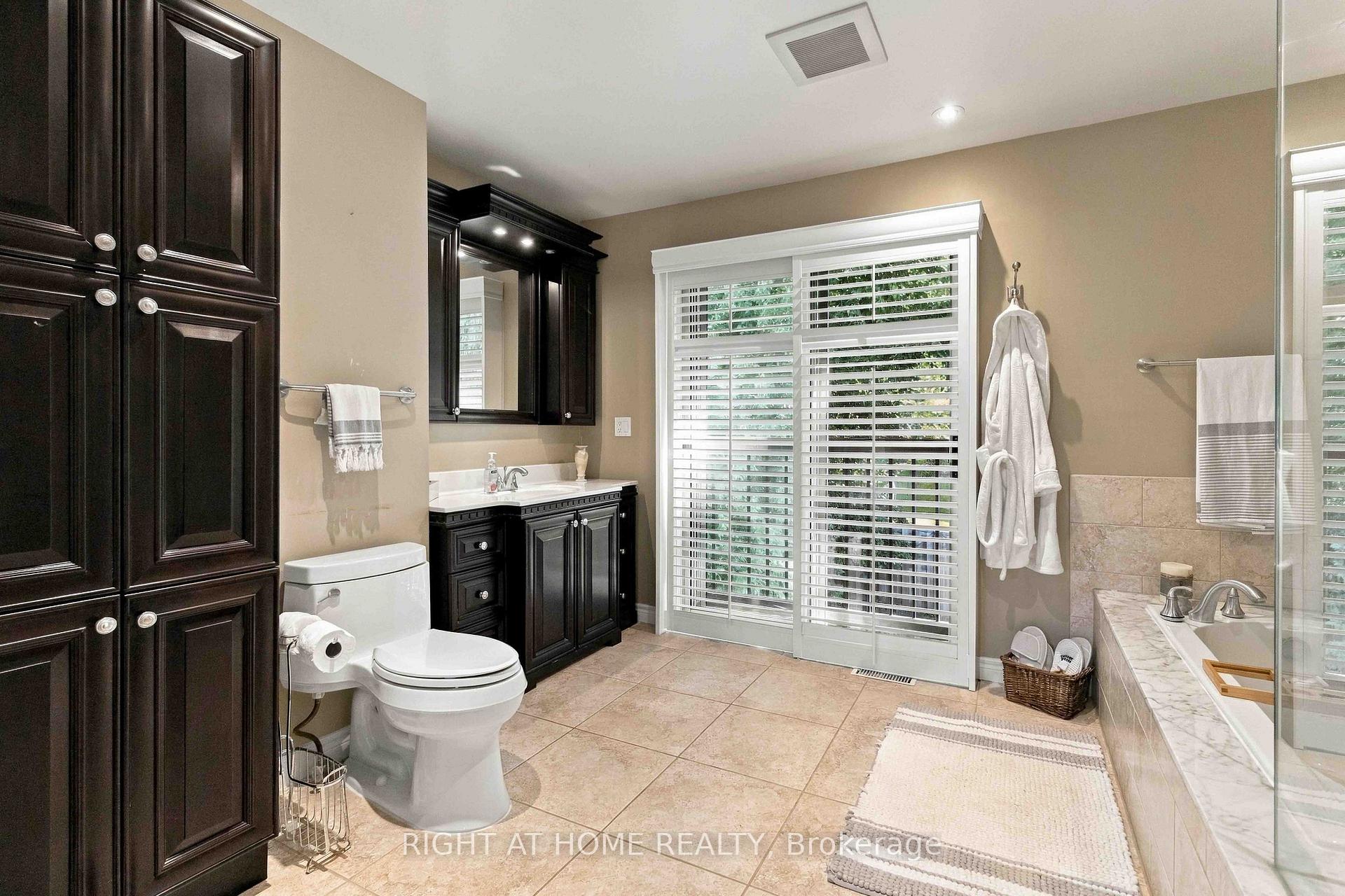 Photo 33 of 1355 Boulder Creek Crescent, Mississauga, Clarkson — HOMEH