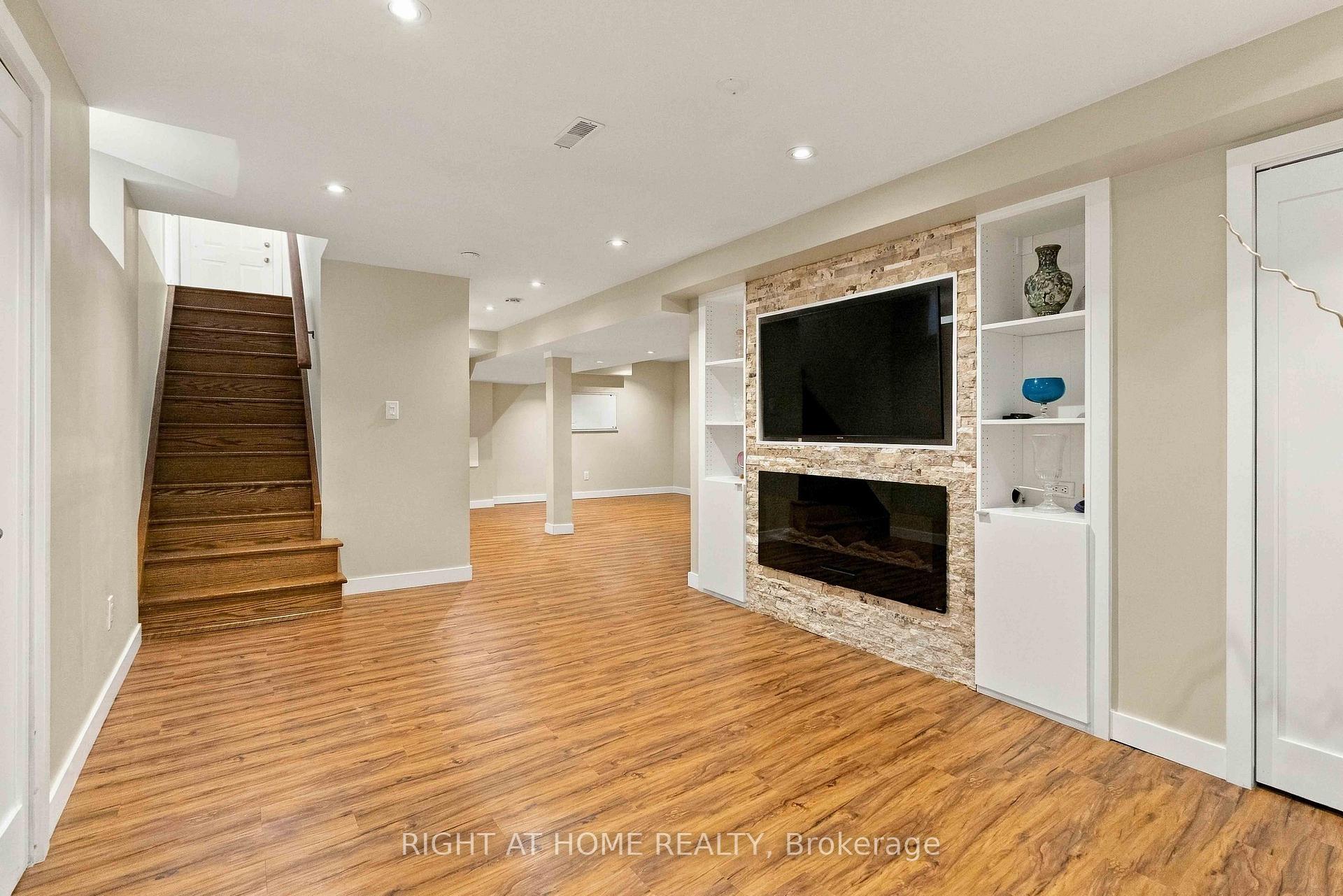 Photo 36 of 1355 Boulder Creek Crescent, Mississauga, Clarkson — HOMEH