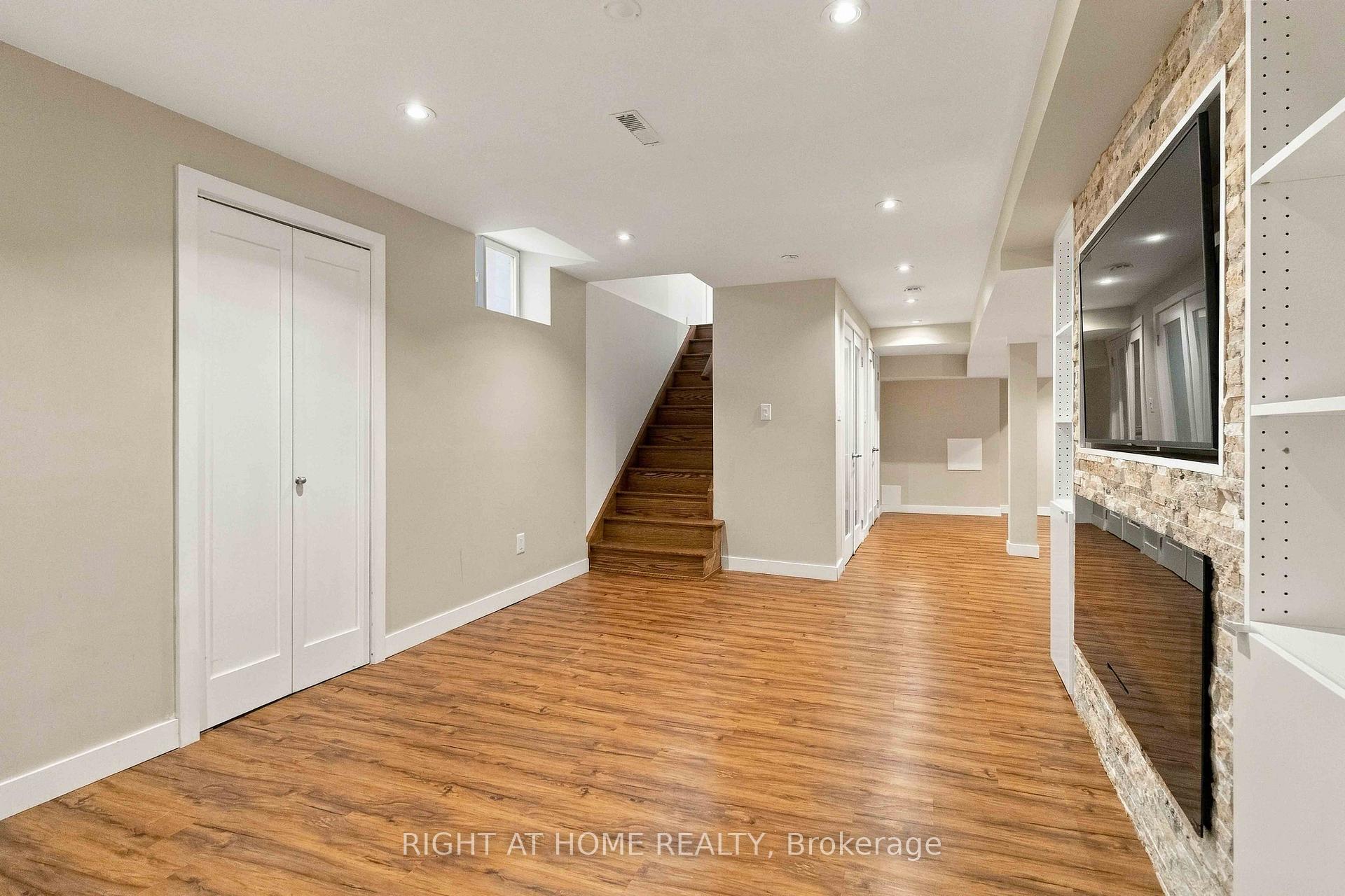 Photo 37 of 1355 Boulder Creek Crescent, Mississauga, Clarkson — HOMEH