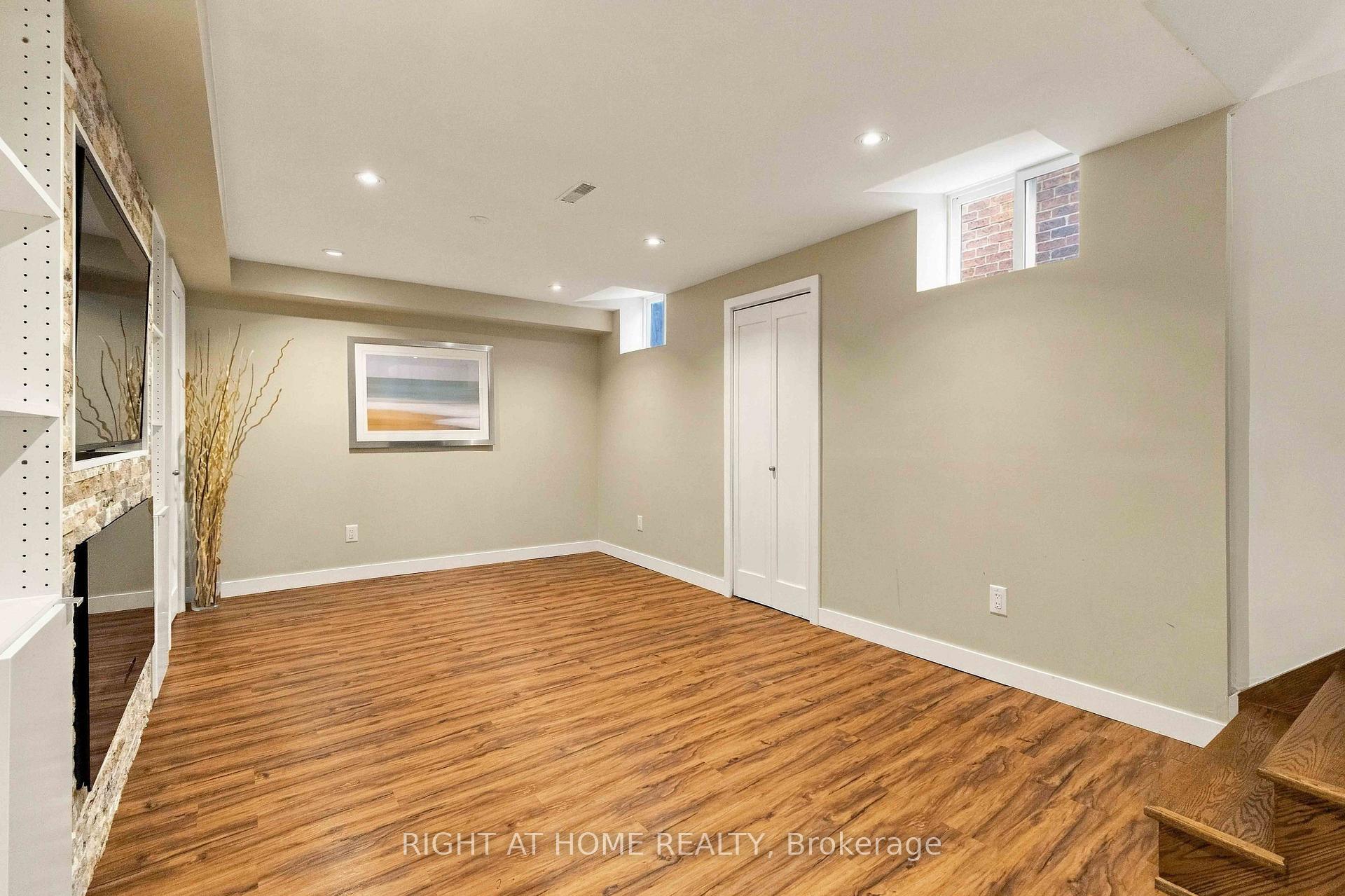 Photo 38 of 1355 Boulder Creek Crescent, Mississauga, Clarkson — HOMEH
