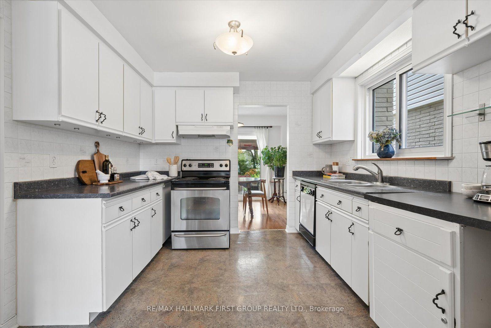 Photo 6 of 648 Creekview Circle, Pickering, West Shore — HOMEH