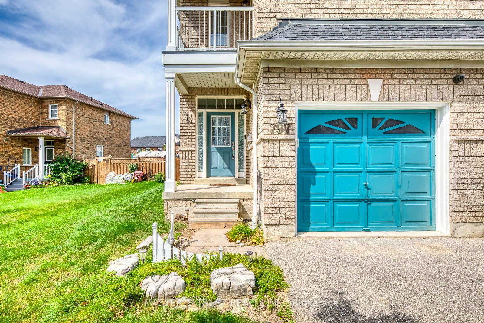 Photo 3 of 797 Khan Crescent, Mississauga, East Credit — HOMEH