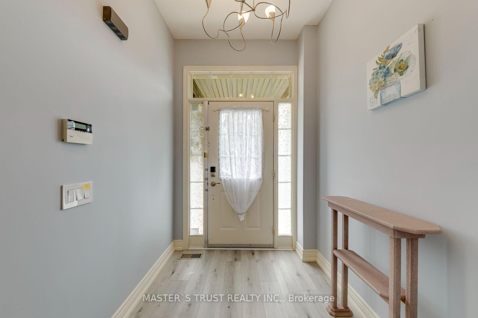 Photo 5 of 797 Khan Crescent, Mississauga, East Credit — HOMEH